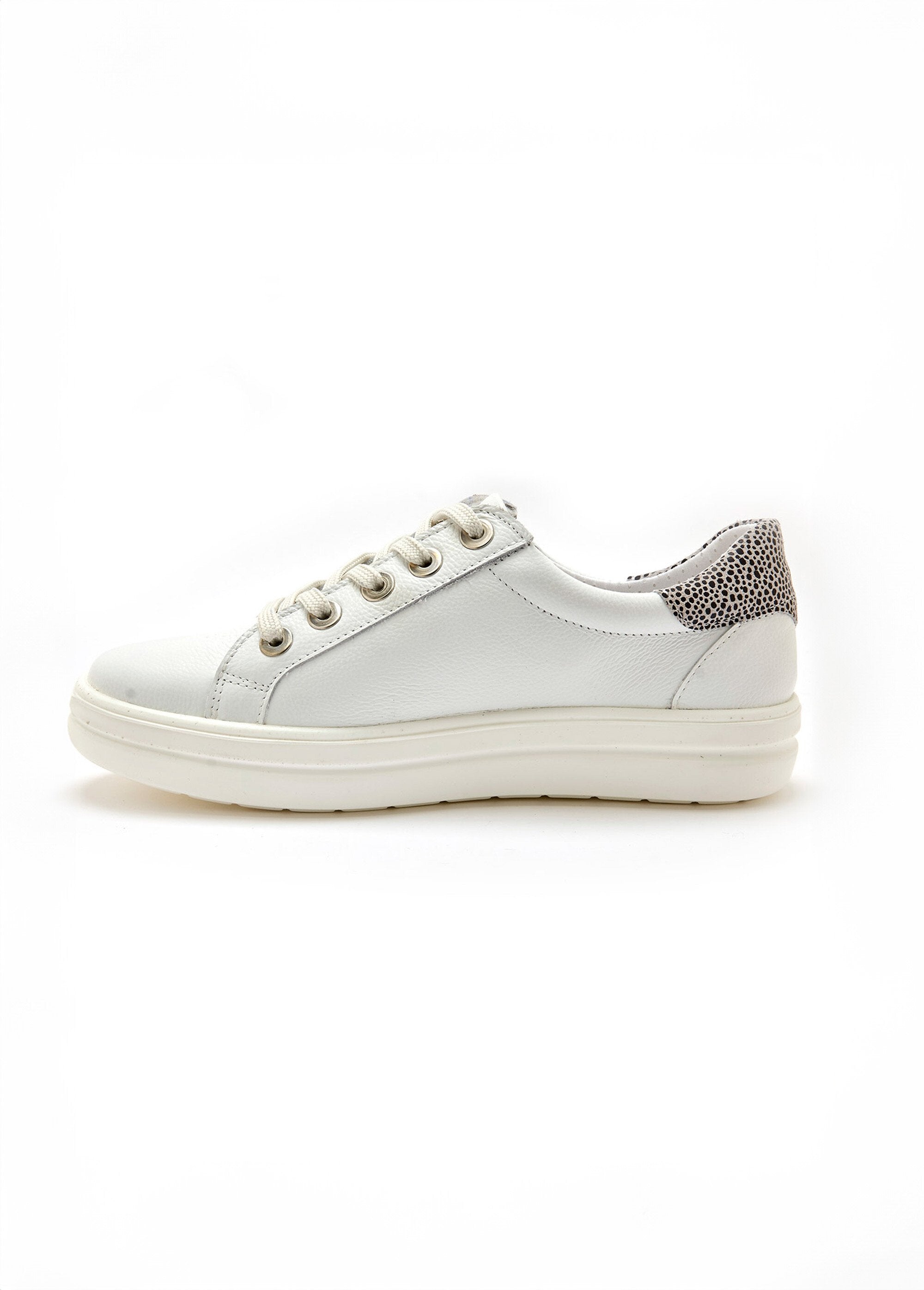 Leather_sneakers_with_laces_and_zip,_heel_detail_White_GA1_slim