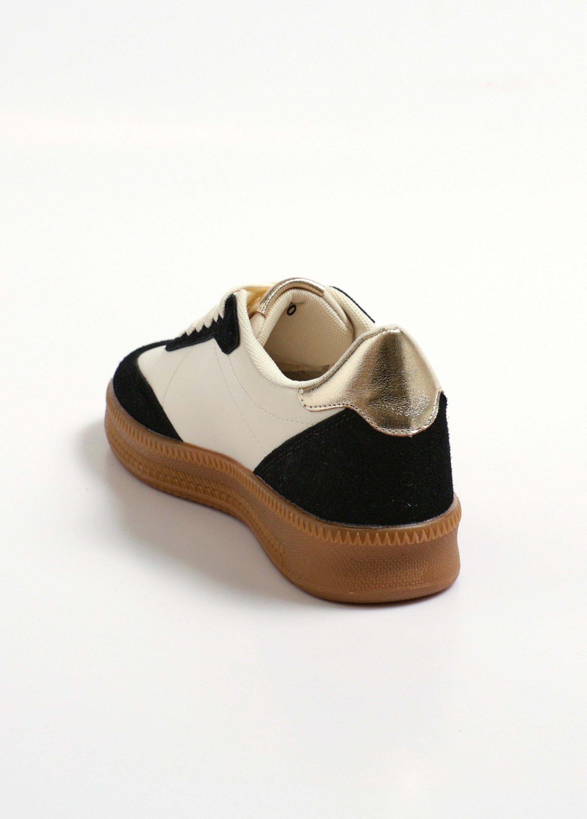 Retro_suede_sneakers_with_metallic_details_Black_DO1_slim