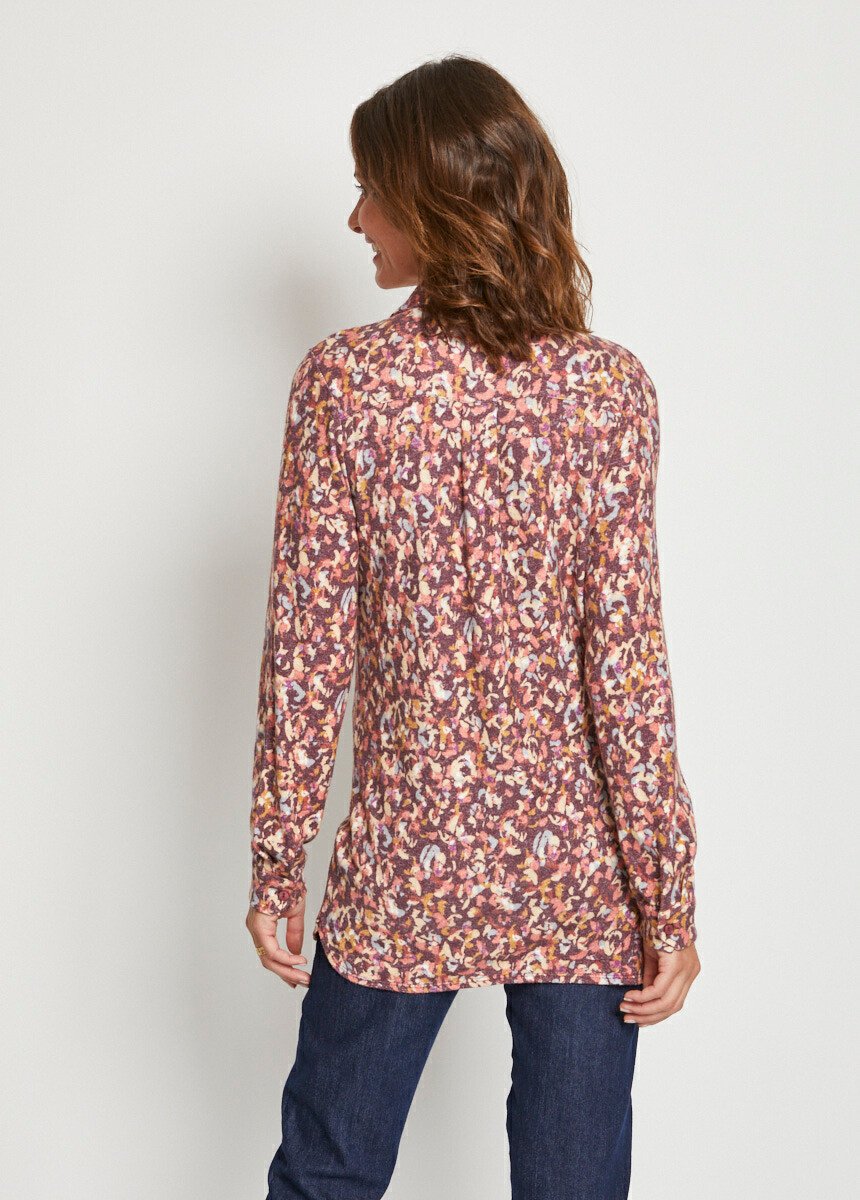 Printed_warm_knit_blouse_Burgundy_background_DO1_slim
