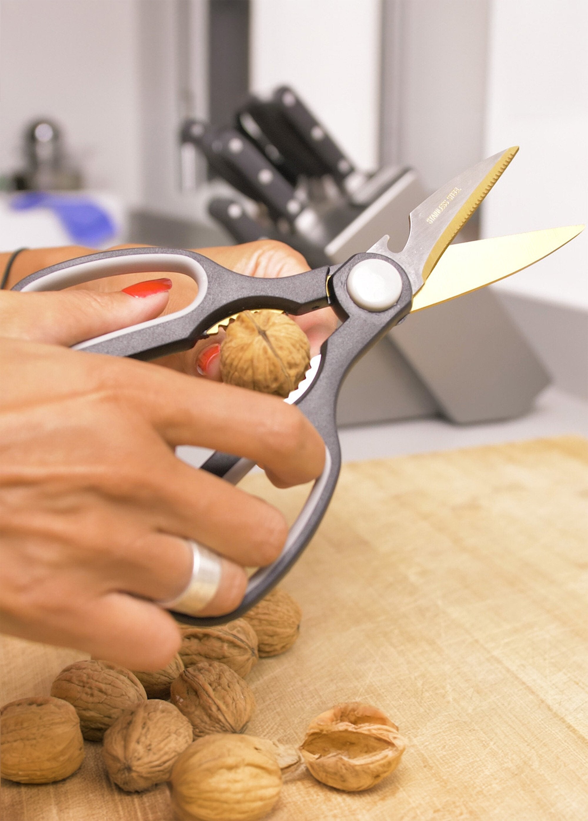 Multi-purpose_scissors_-_set_of_4_pairs_Black_and_gray_lot_4_DE1_slim