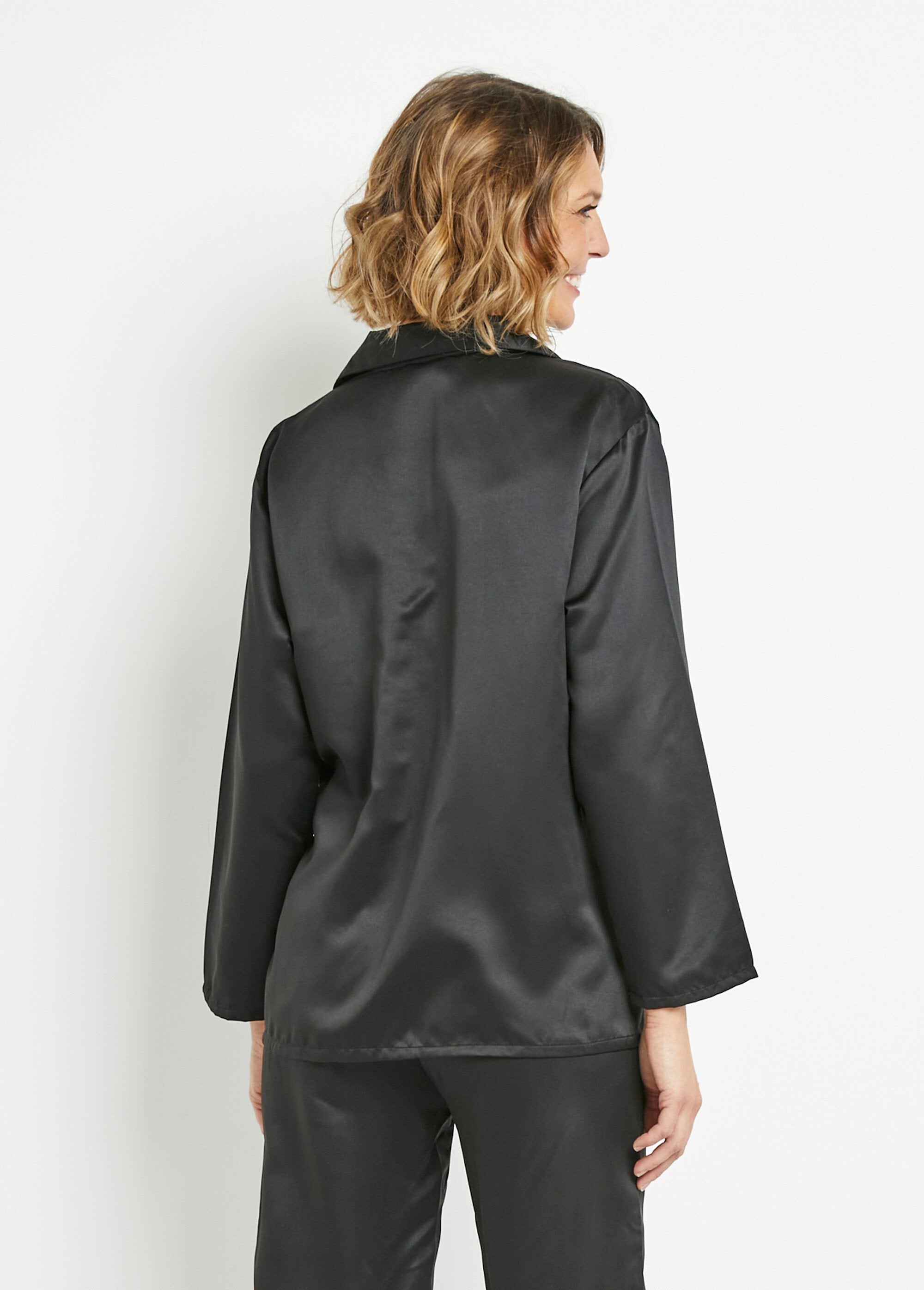 Chic_satin_pajama_jacket_Black_DO1_slim