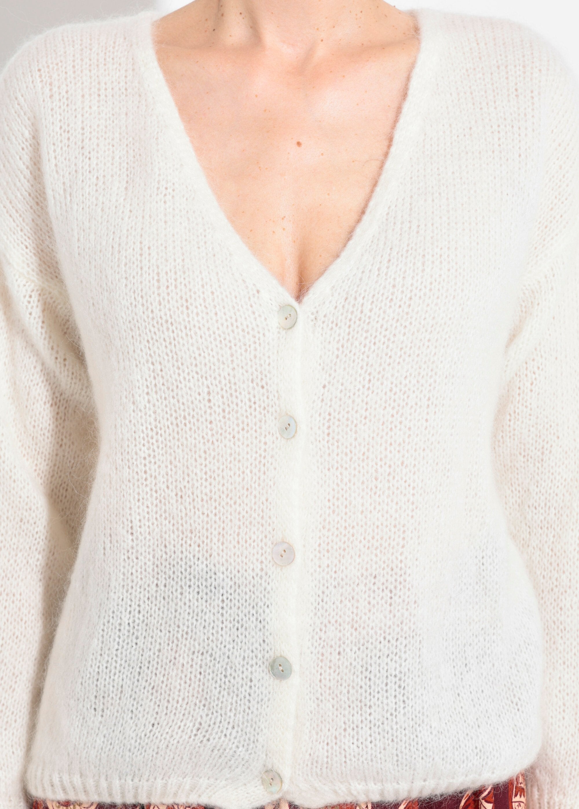 Warm,_soft_mohair_knit_V-neck_cardigan_Ecru_DE1_slim