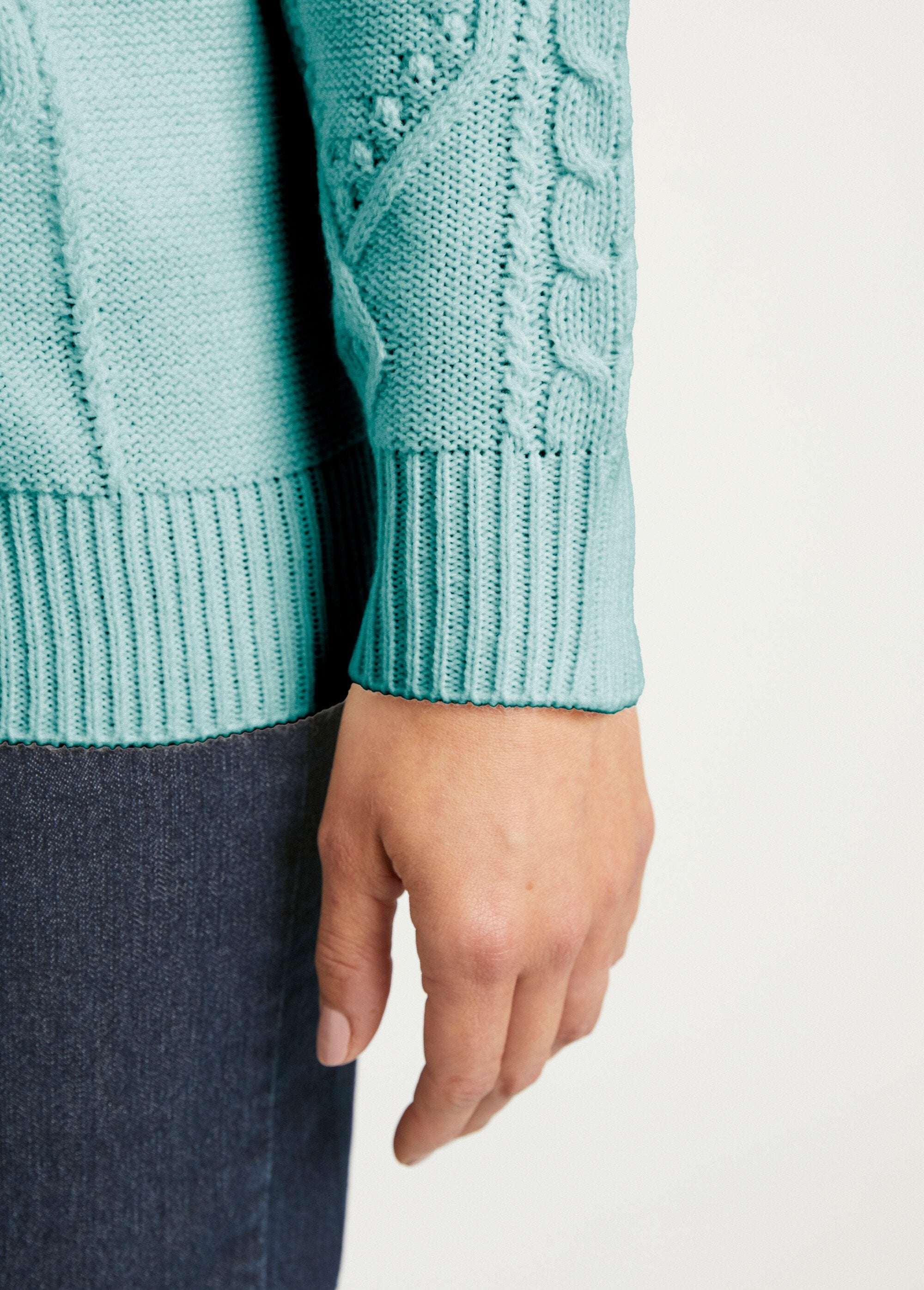 Warm_zipped_cardigan_with_cable_high_collar_Green_DE2_slim