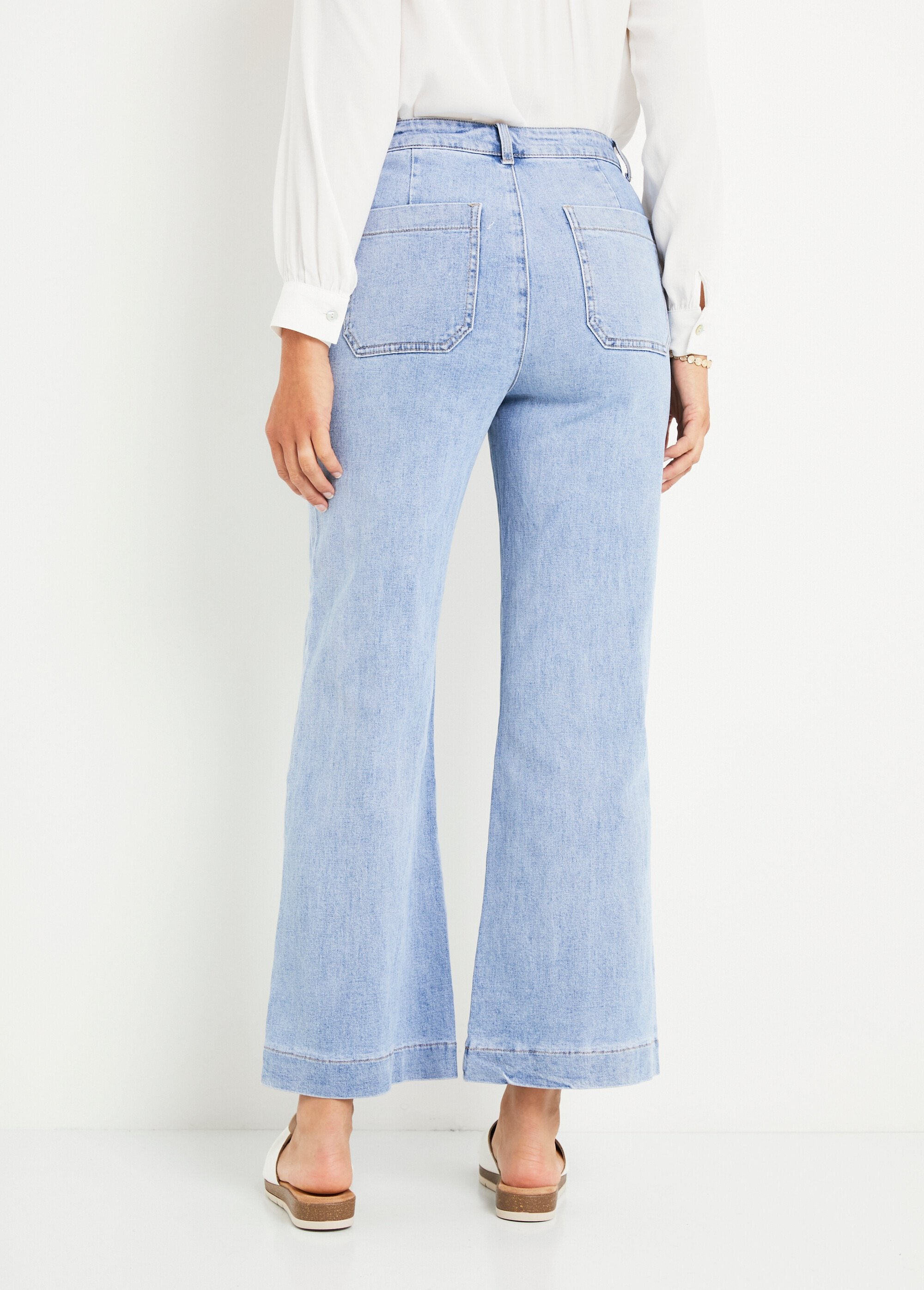 Flared_jeans_with_pockets,_special_PETITE_Bleach_blue_DO1_slim