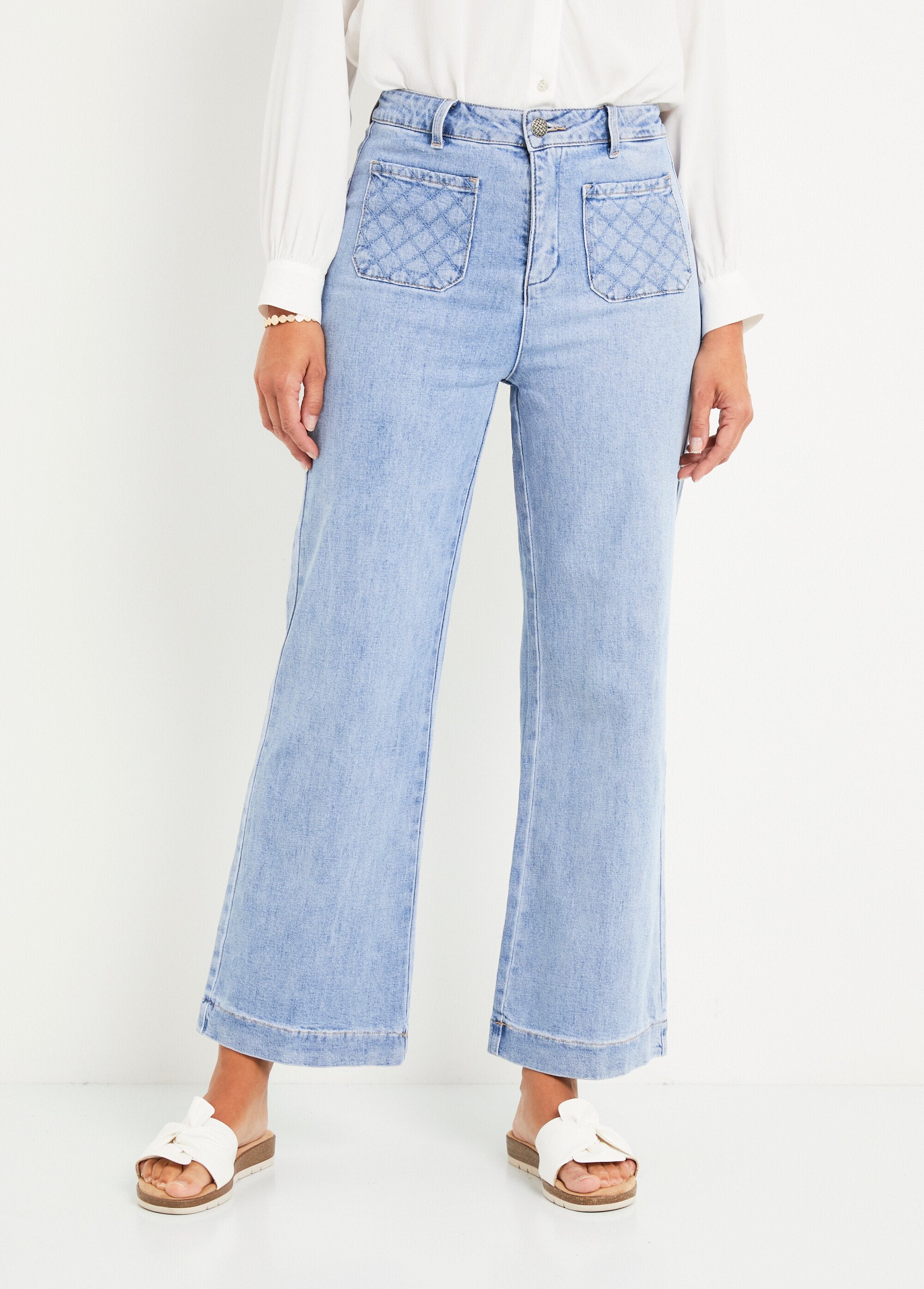 Flared_jeans_with_pockets,_special_PETITE_Bleach_blue_FA1_slim