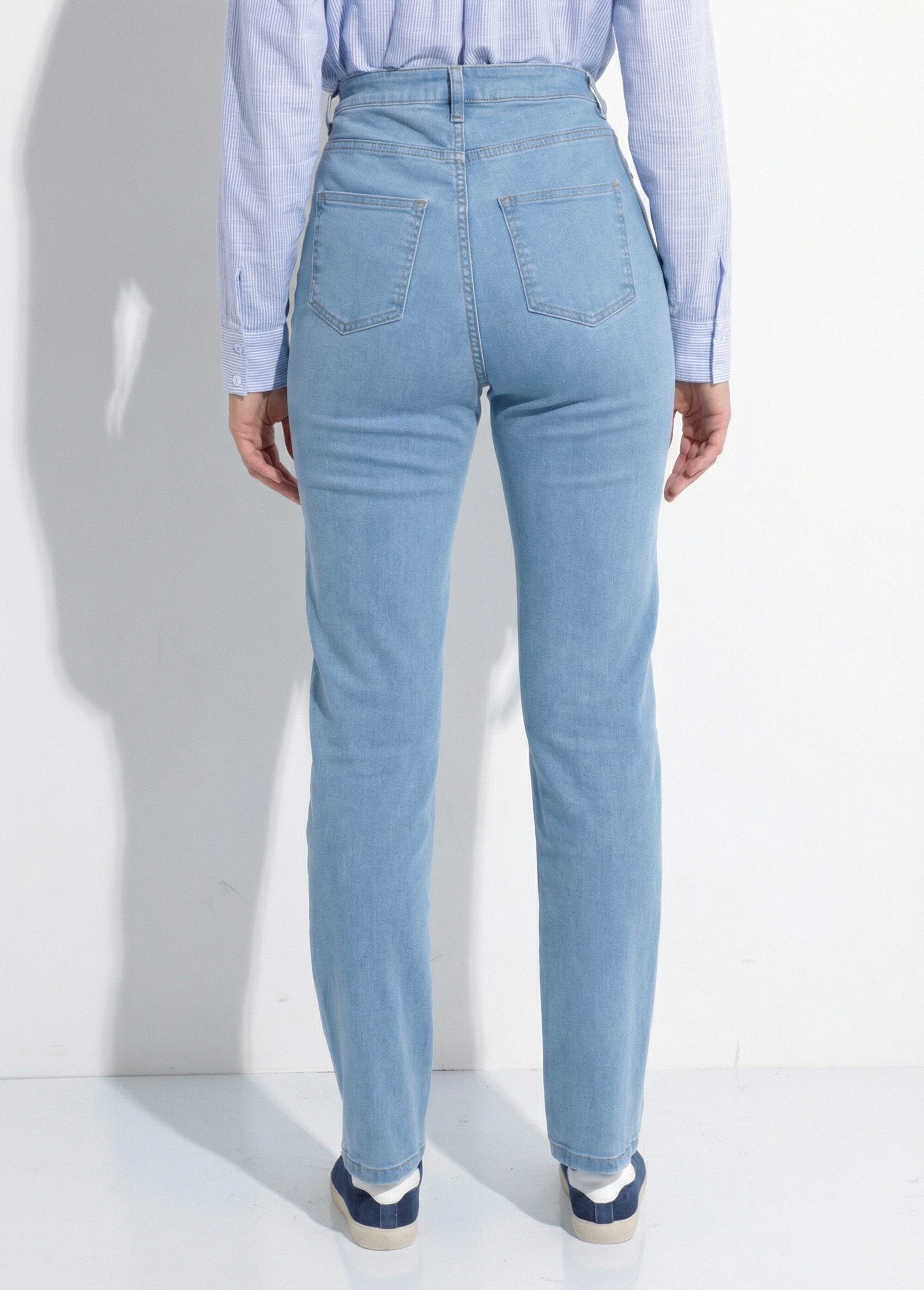 High-waisted_straight-leg_jeans_Bleached_DO1_slim