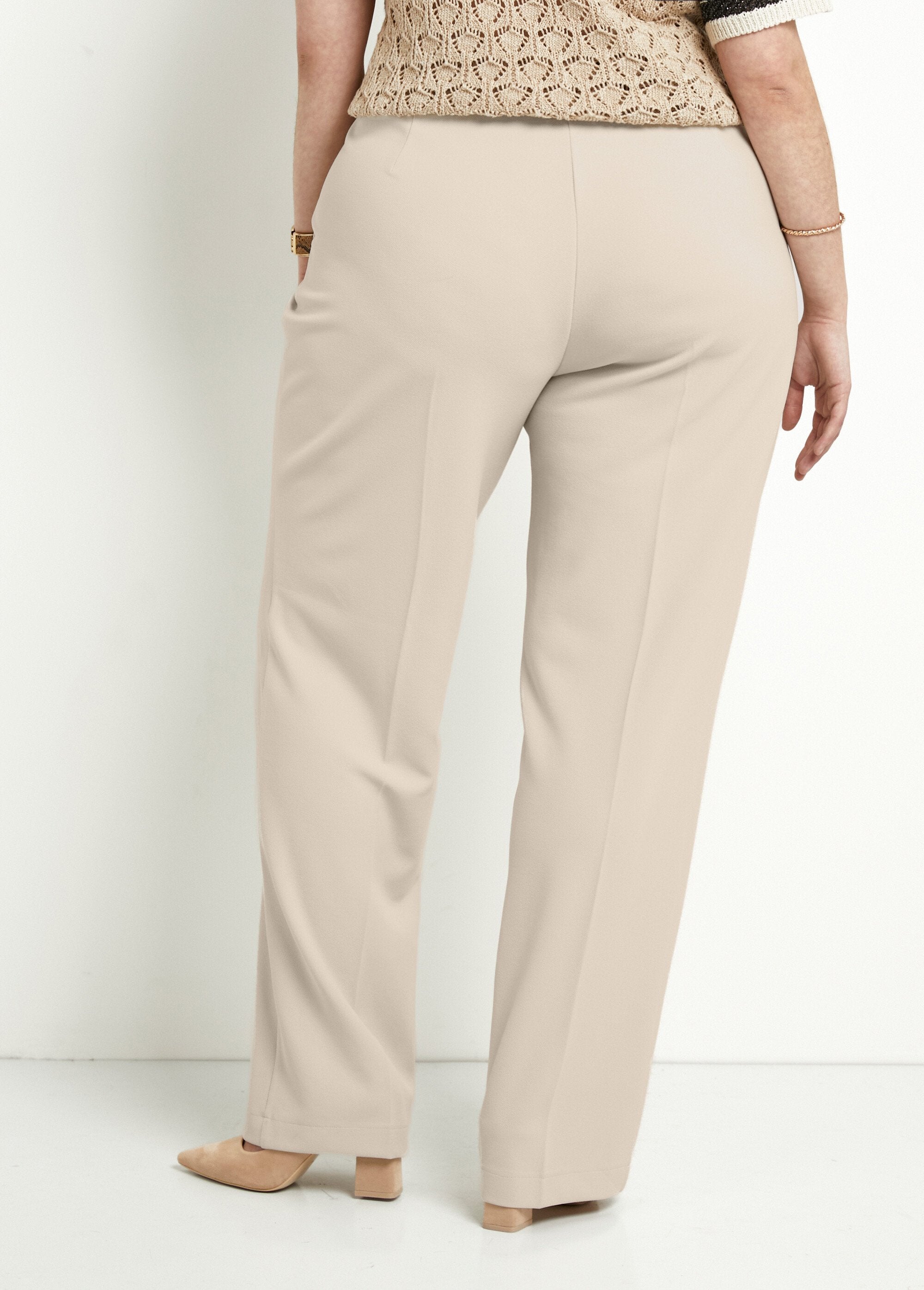 Wide_flowing_pants_Beige_DO1_curvy
