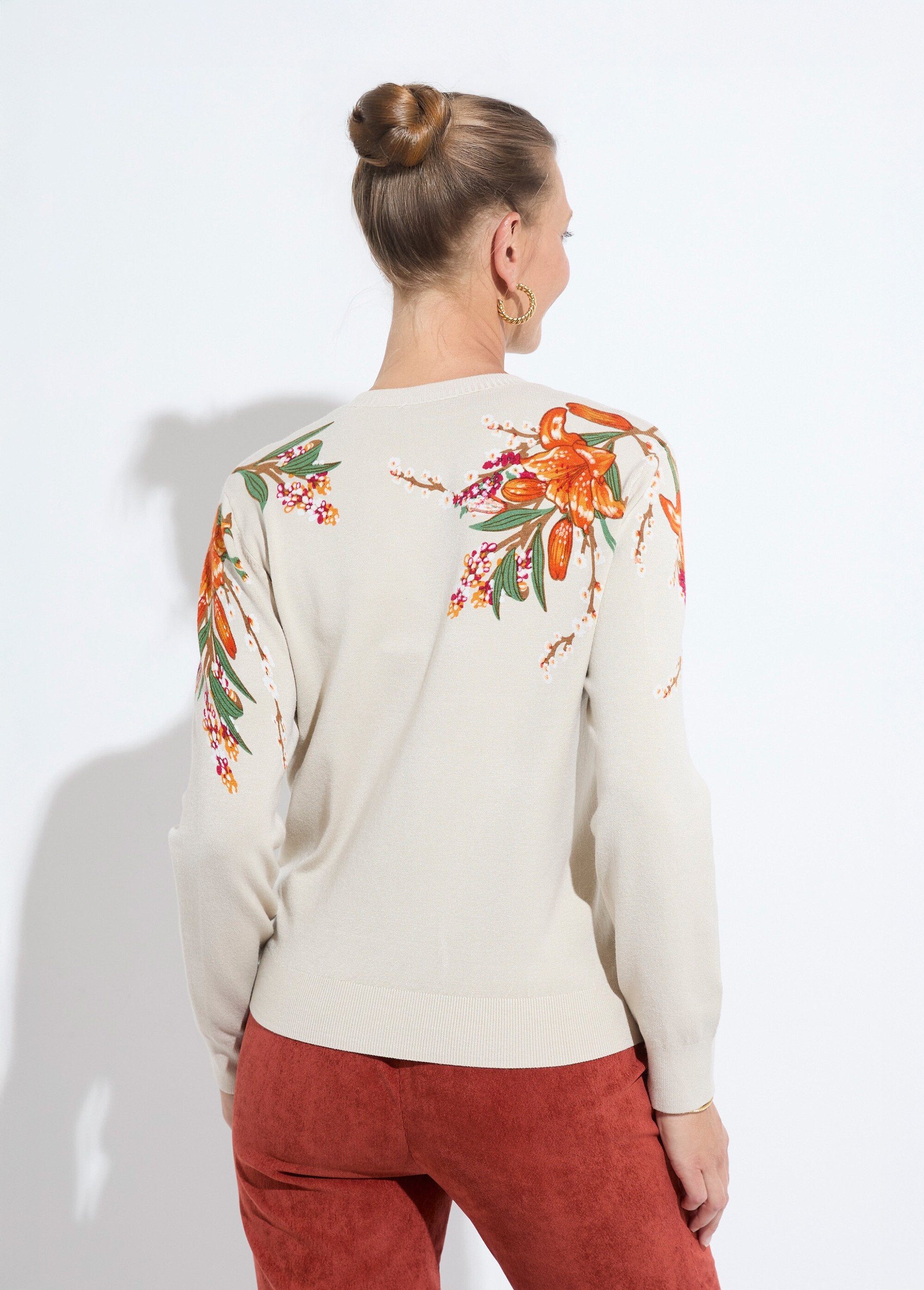 Warm_round_neck_floral_print_long_sleeve_sweater_Beige_DO1_slim
