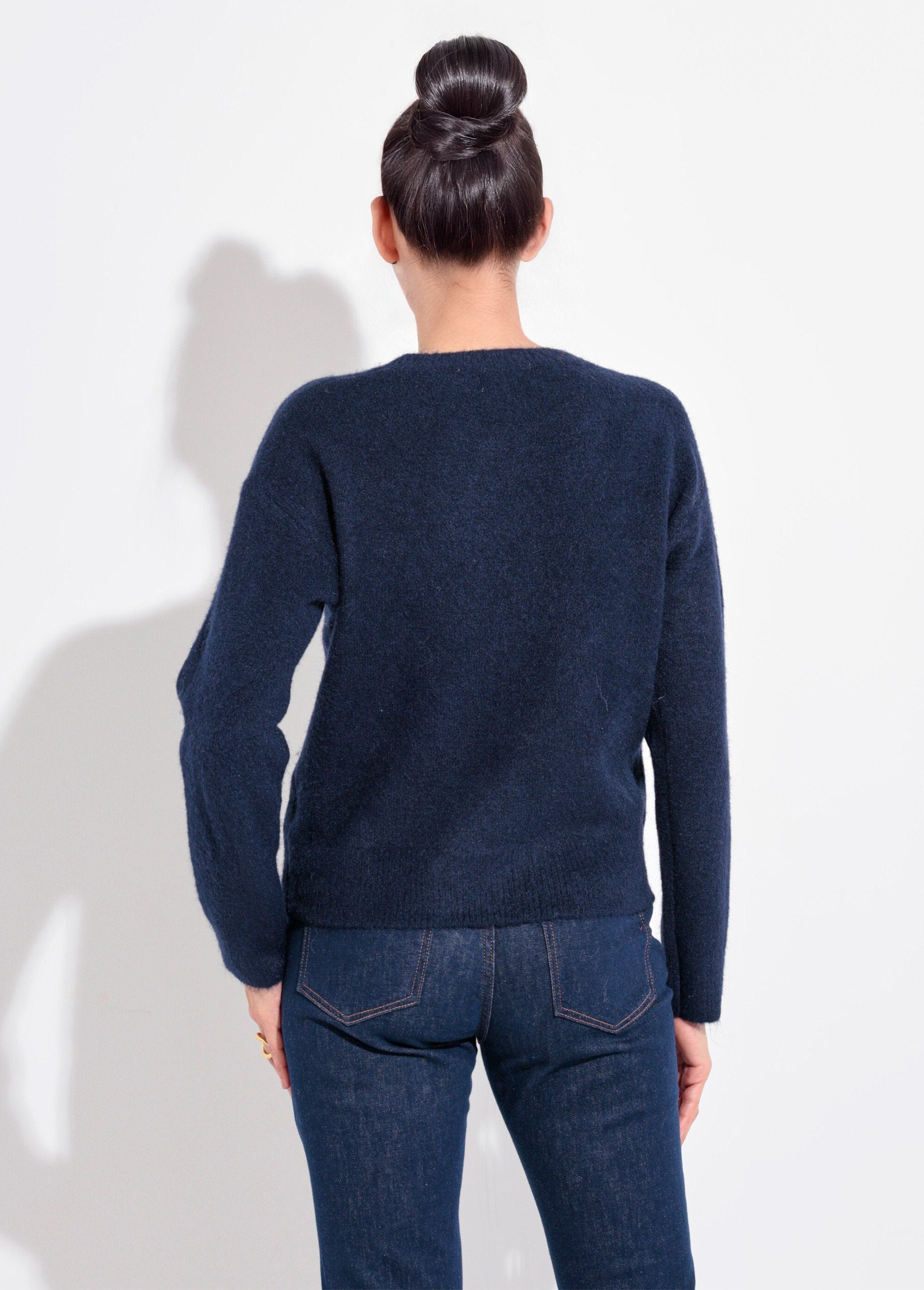 Round_neck_sweater_with_sequin_pattern_detail_Marine_DO1_slim