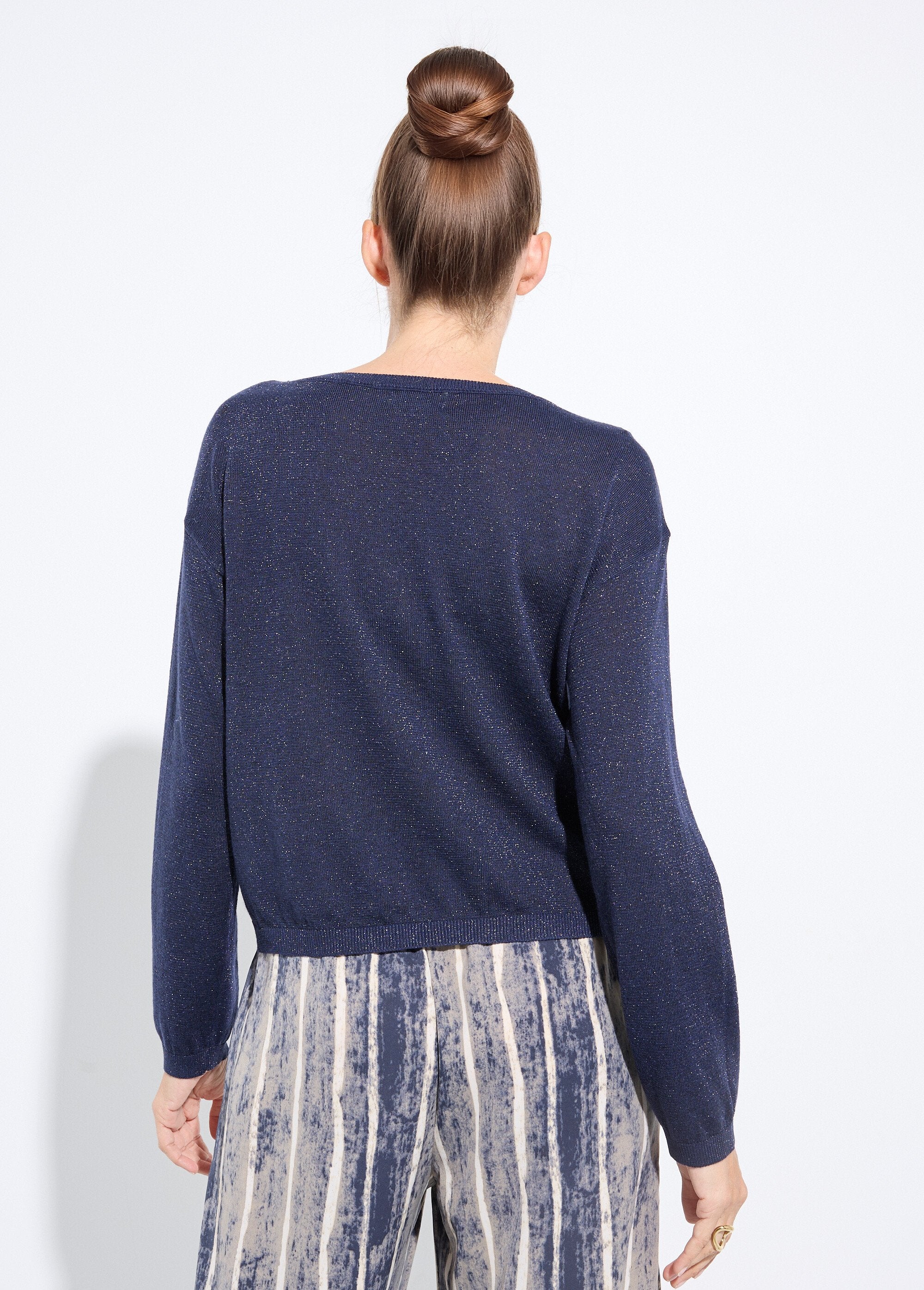 Cropped_sweater_in_fine_metallic_knit_Marine_DO1_slim