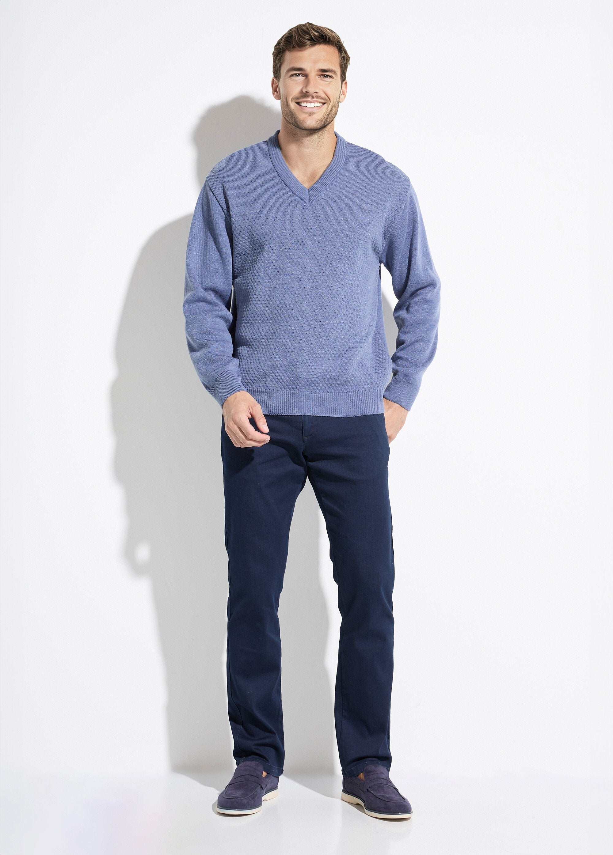 Fancy_knit_wool_sweater_with_V-neck_and_long_sleeves_Blue_SF1_slim