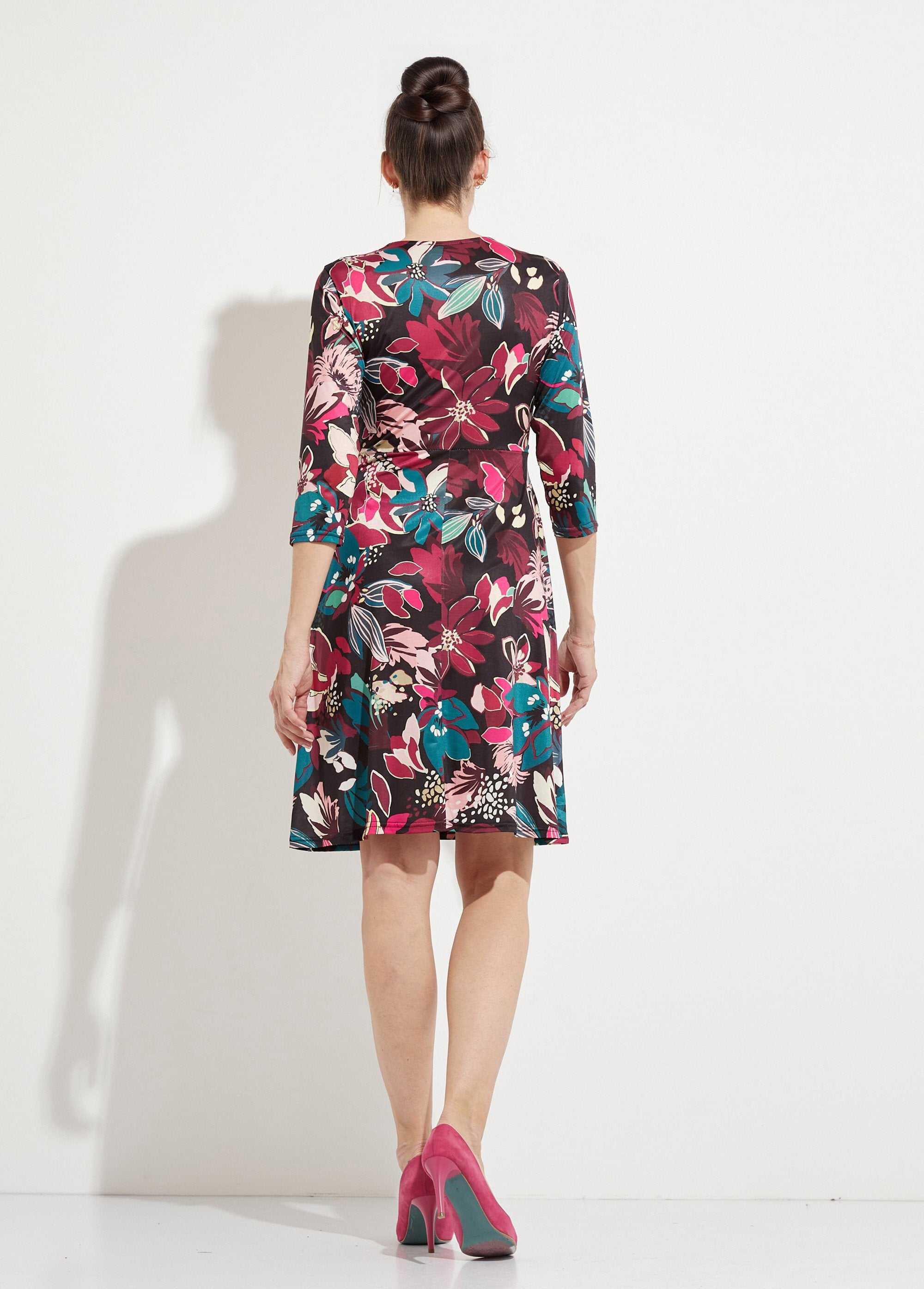 Short,_flared_wrap_dress_with_floral_print_Fuchsia_print_DO1_slim