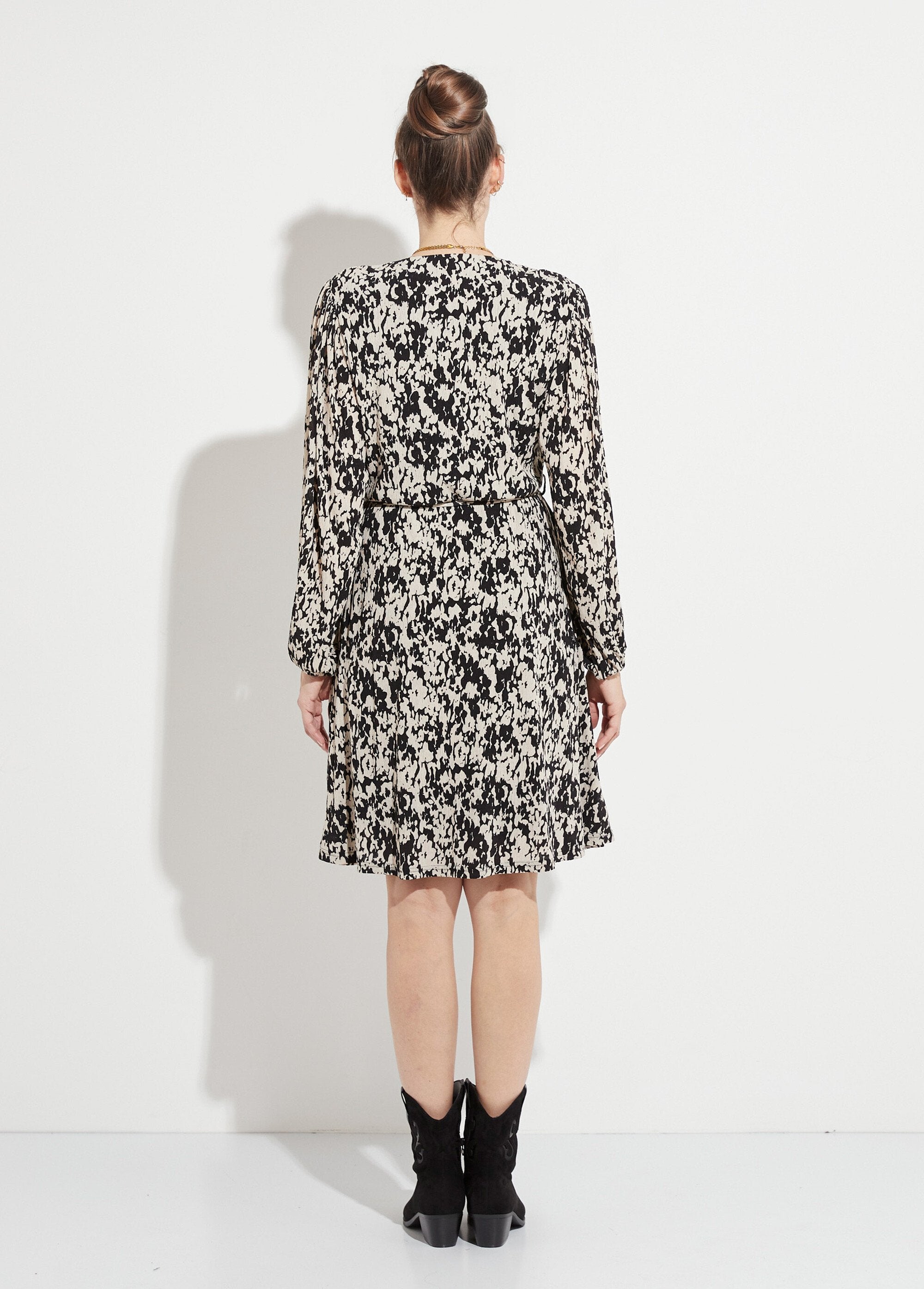 Short_wrap_dress_with_tachiste_print_Black_and_ecru_DO1_slim