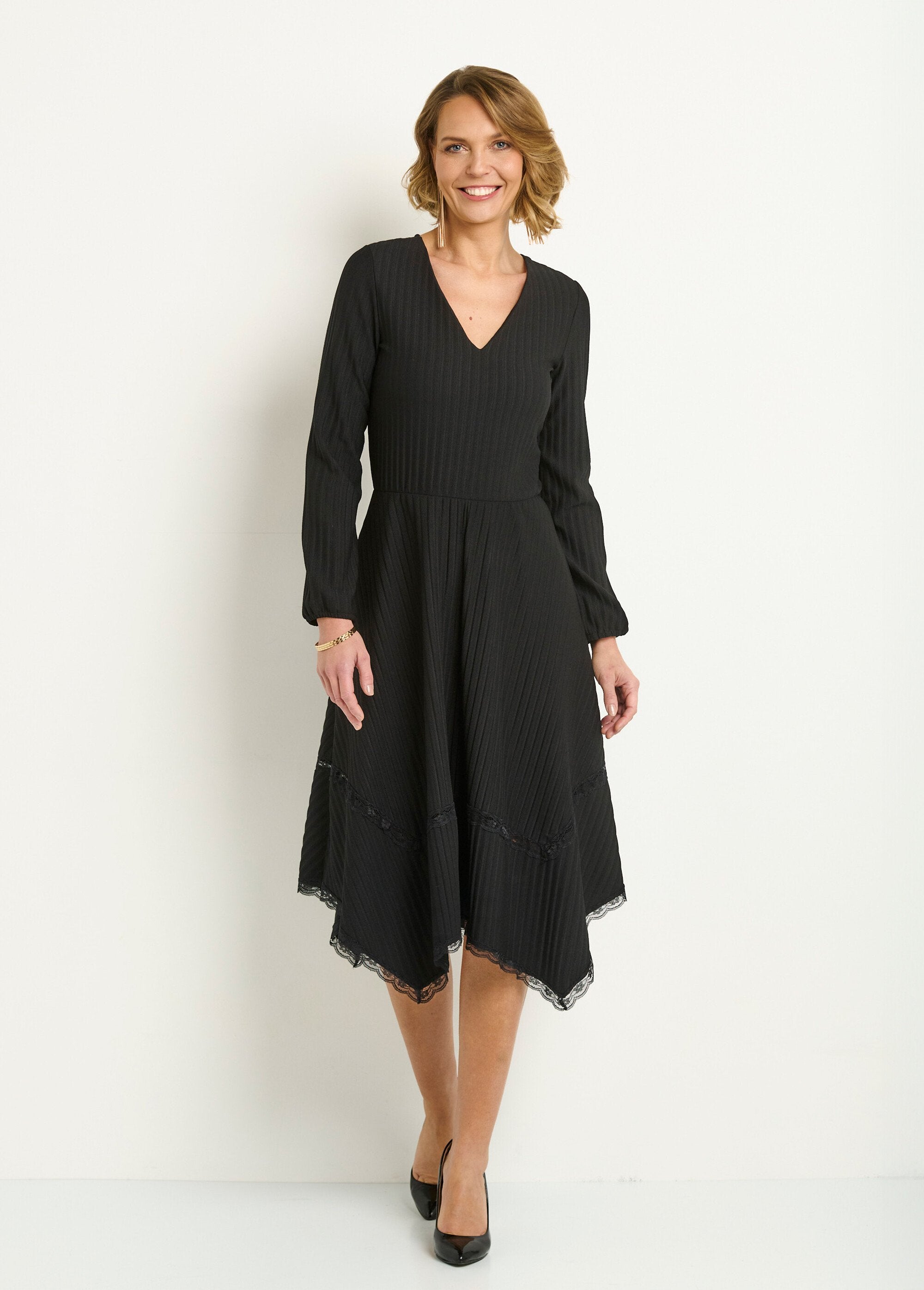 Long_pleated_dress_with_V-neck_and_lace_details_Black_FA1_slim