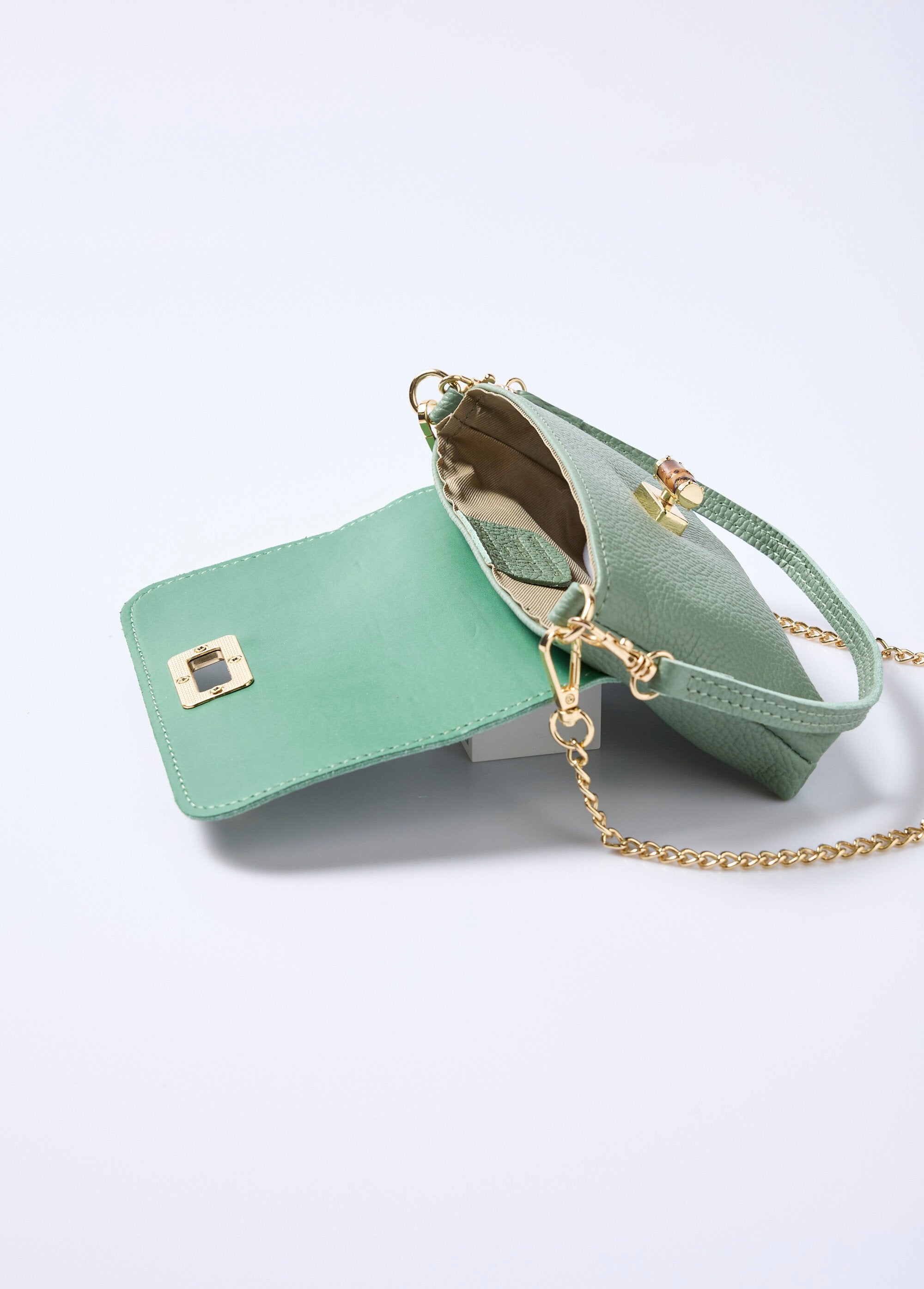 Leather_clutch_bag_with_metal_clasp_Lime_green_DE2_slim
