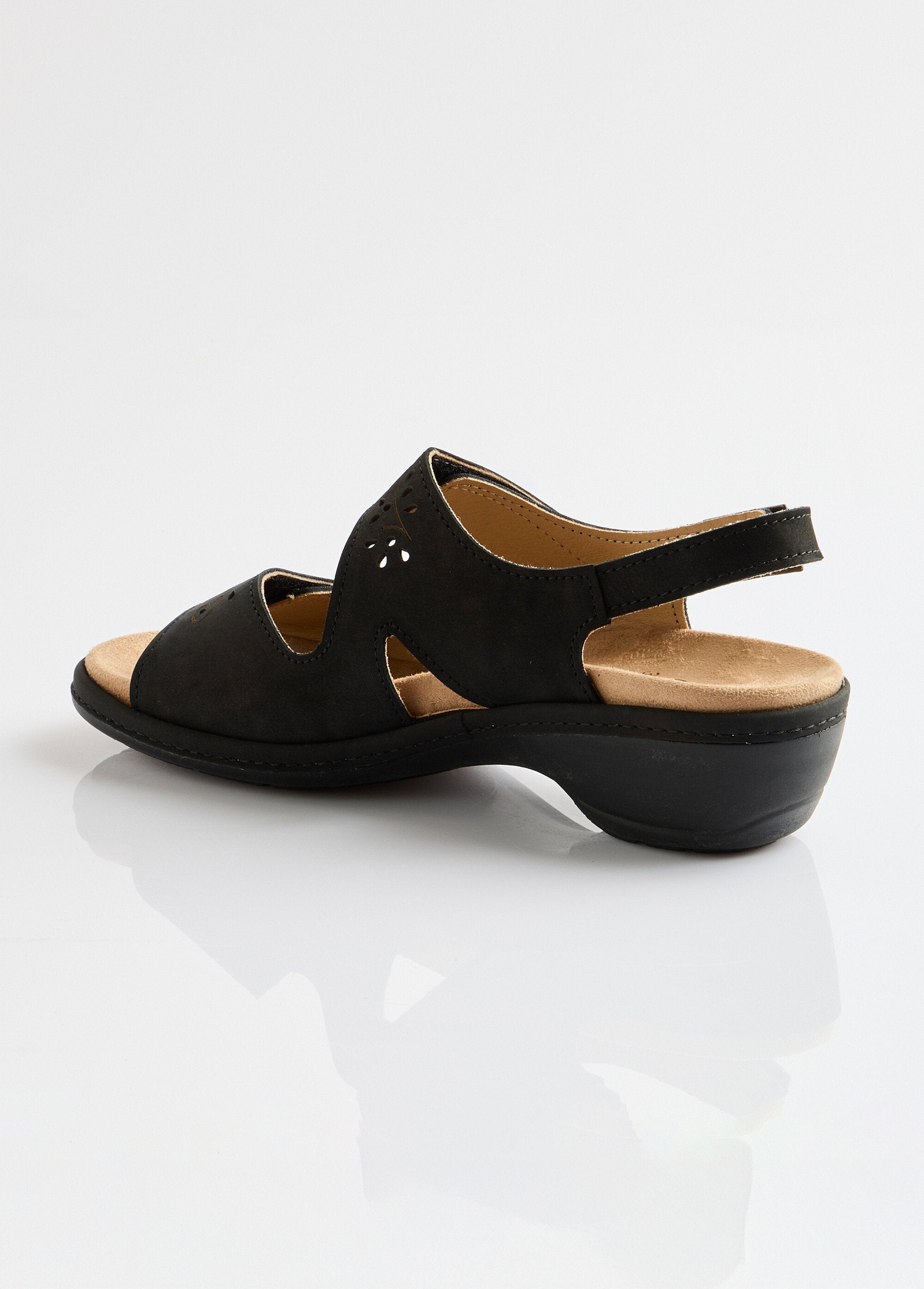 Wide_leather_sandals_with_Velcro_straps_Black_DO1_slim