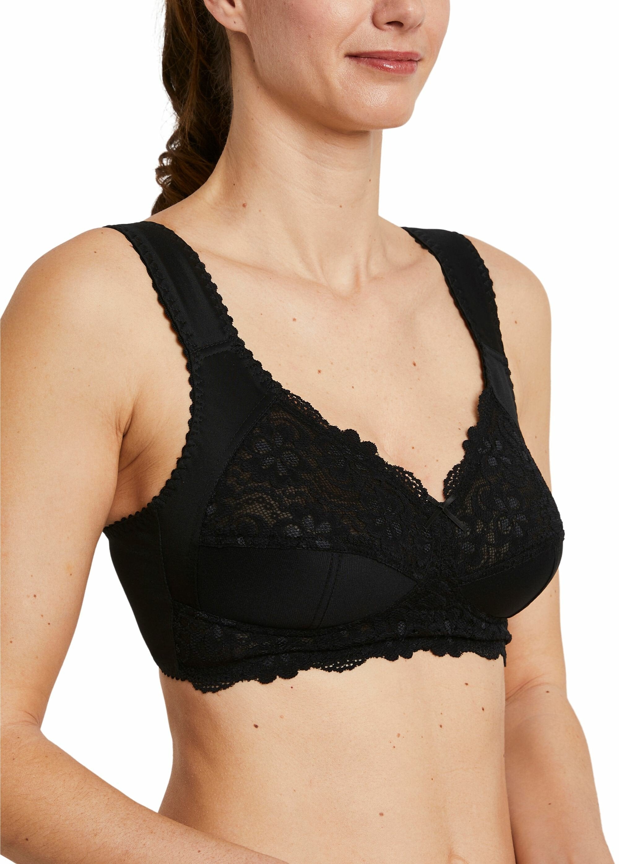 Non-wired_lace_bra_Black_FA2_slim