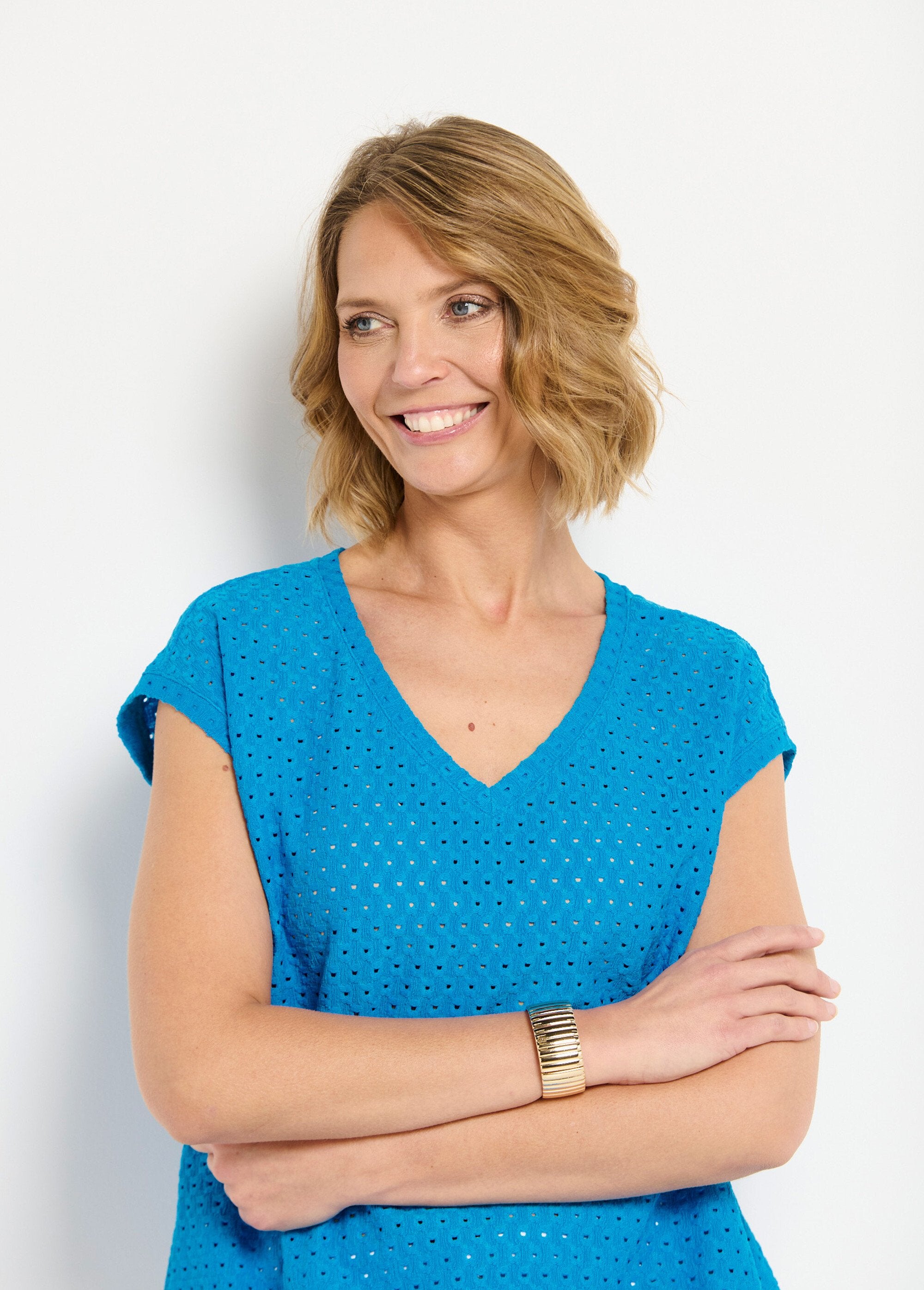 Loose_T-shirt_with_short_plain_V-neck_blouse_Turquoise_DE2_slim