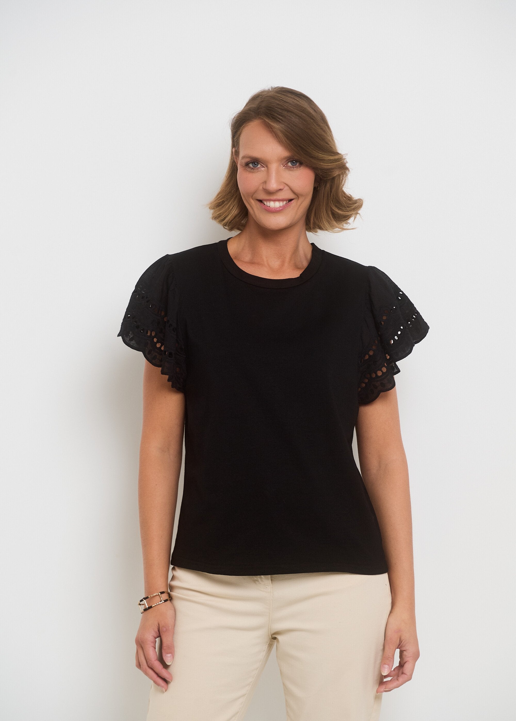 T-shirt_with_English_embroidery_sleeves_Black_FA1_slim