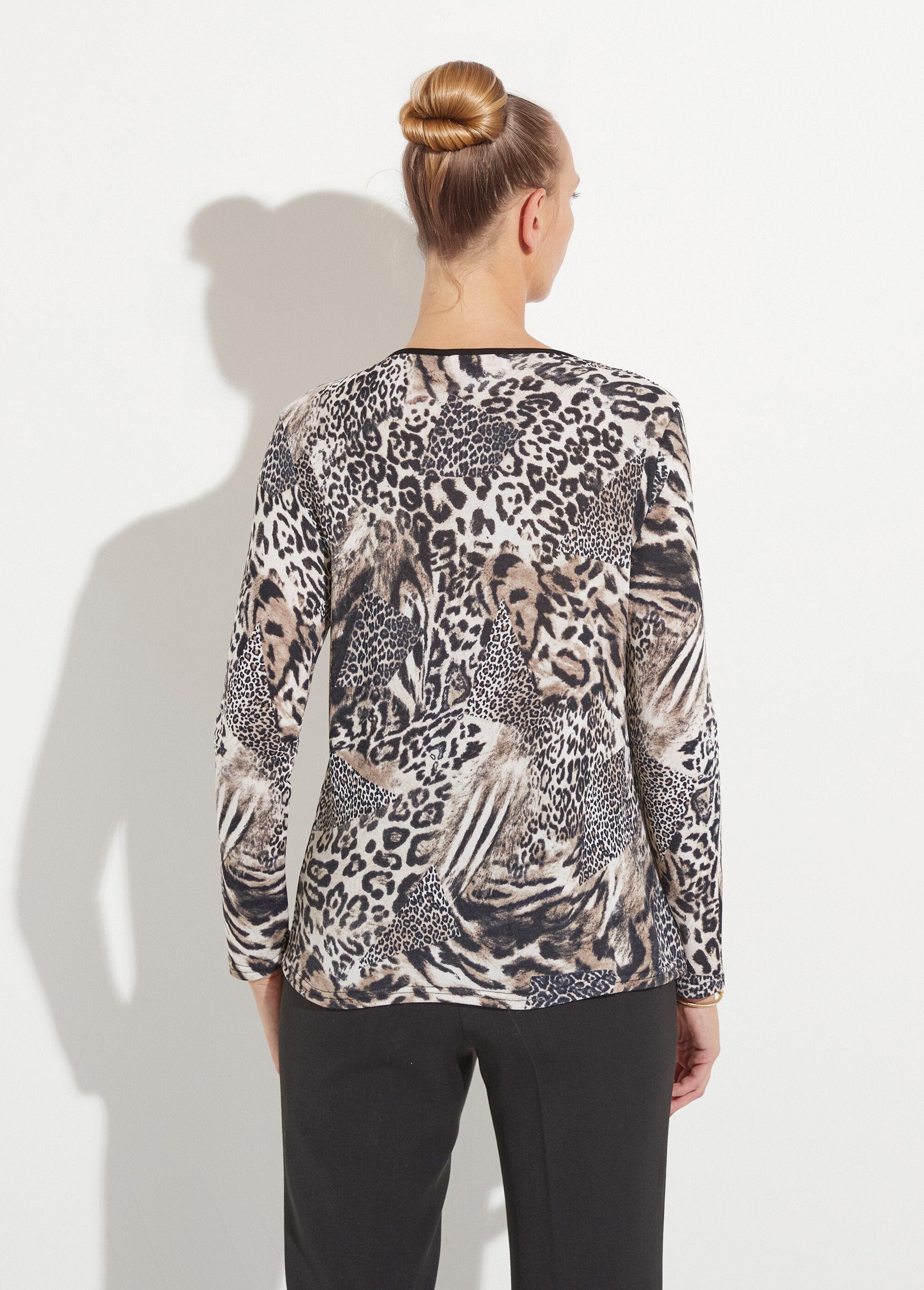 Animal_skin_patchwork_print_crew_neck_t-shirt_Beige_and_black_DO1_slim