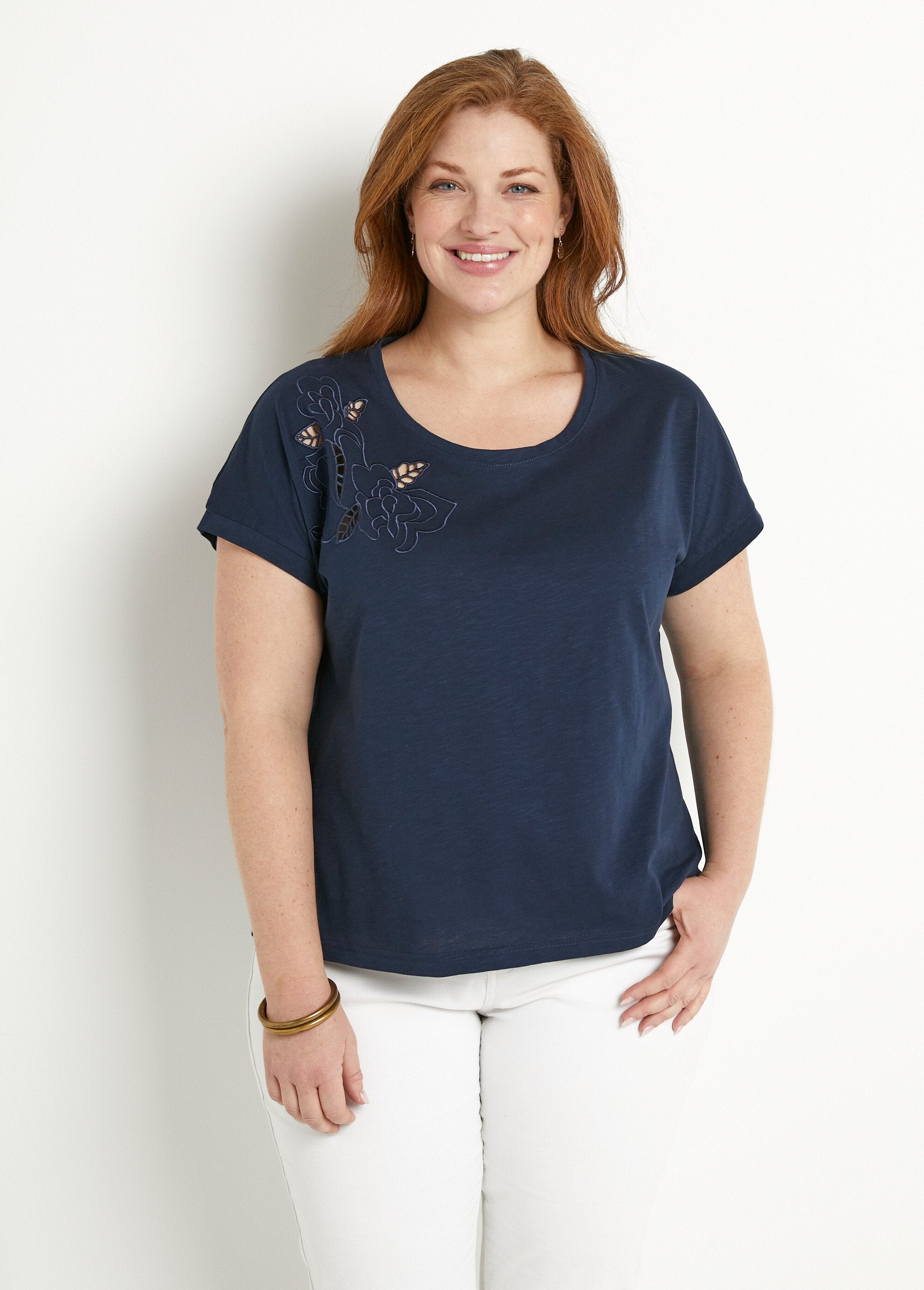 Plain_short_sleeve_openwork_embroidered_t-shirt_Marine_FA1_curvy