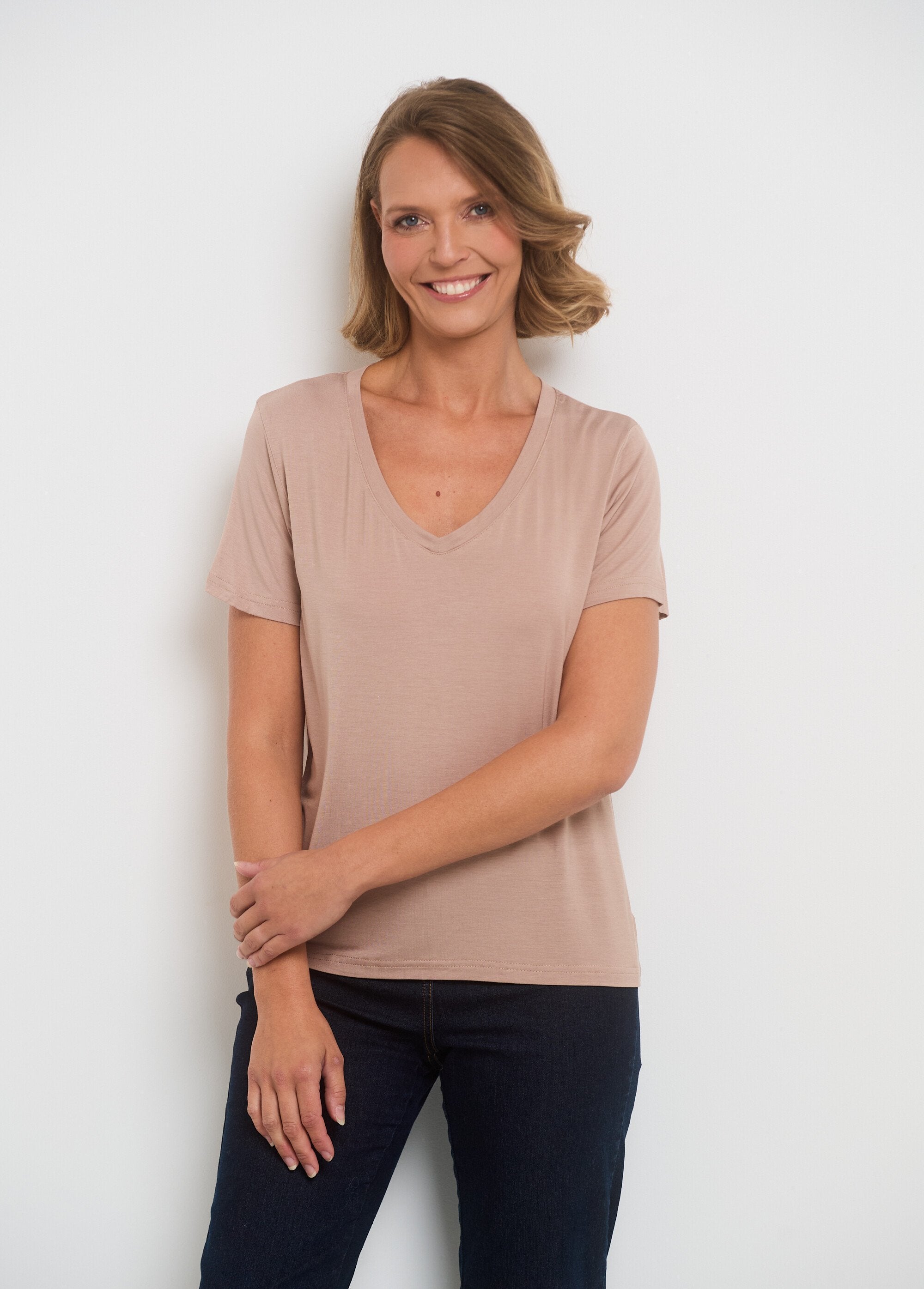 Short-sleeved_V-neck_fluid_t-shirt_Mole_FA1_slim