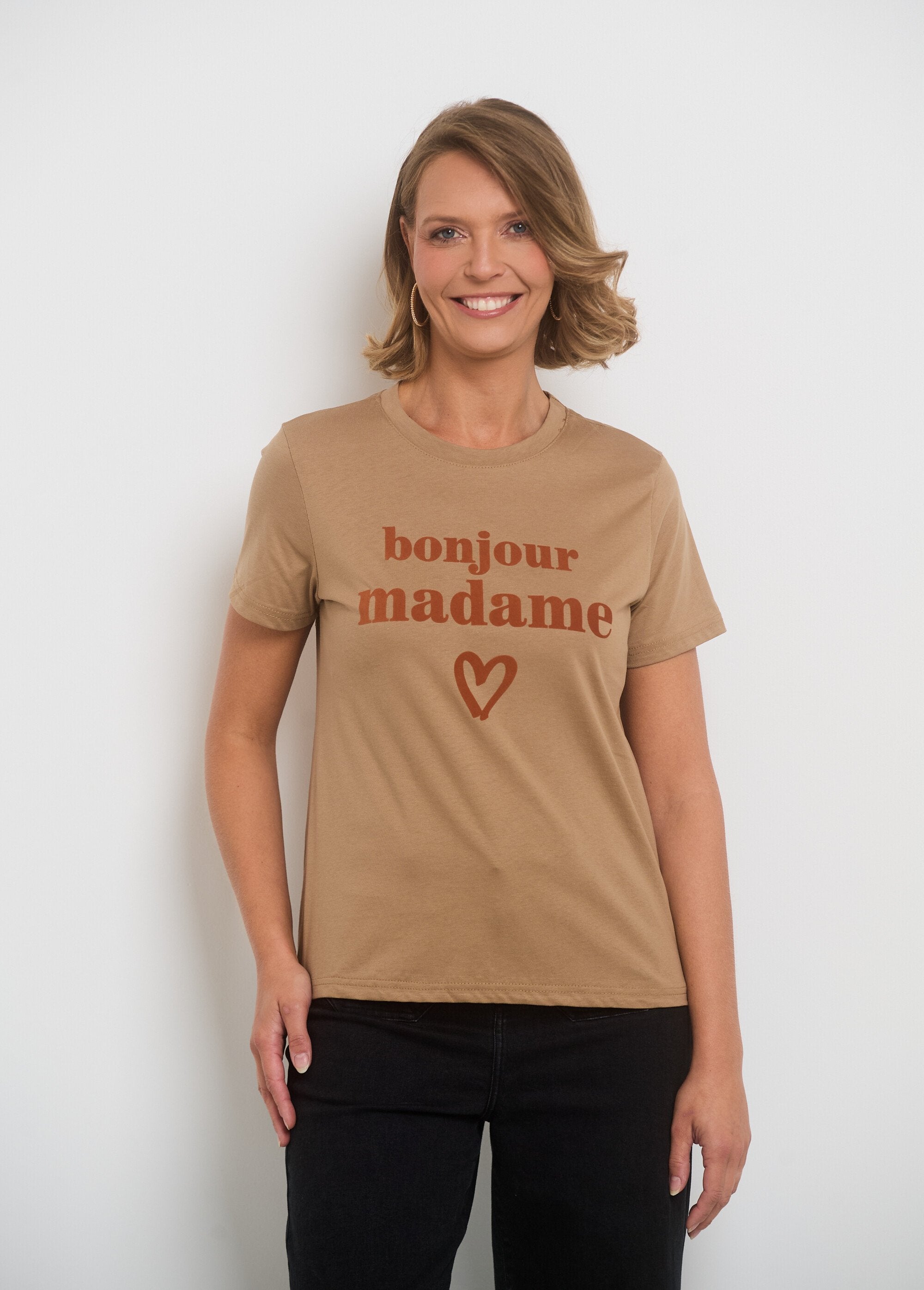 Short-sleeved_T-shirt_with_the_message_"Madame"_camel_FA1_slim