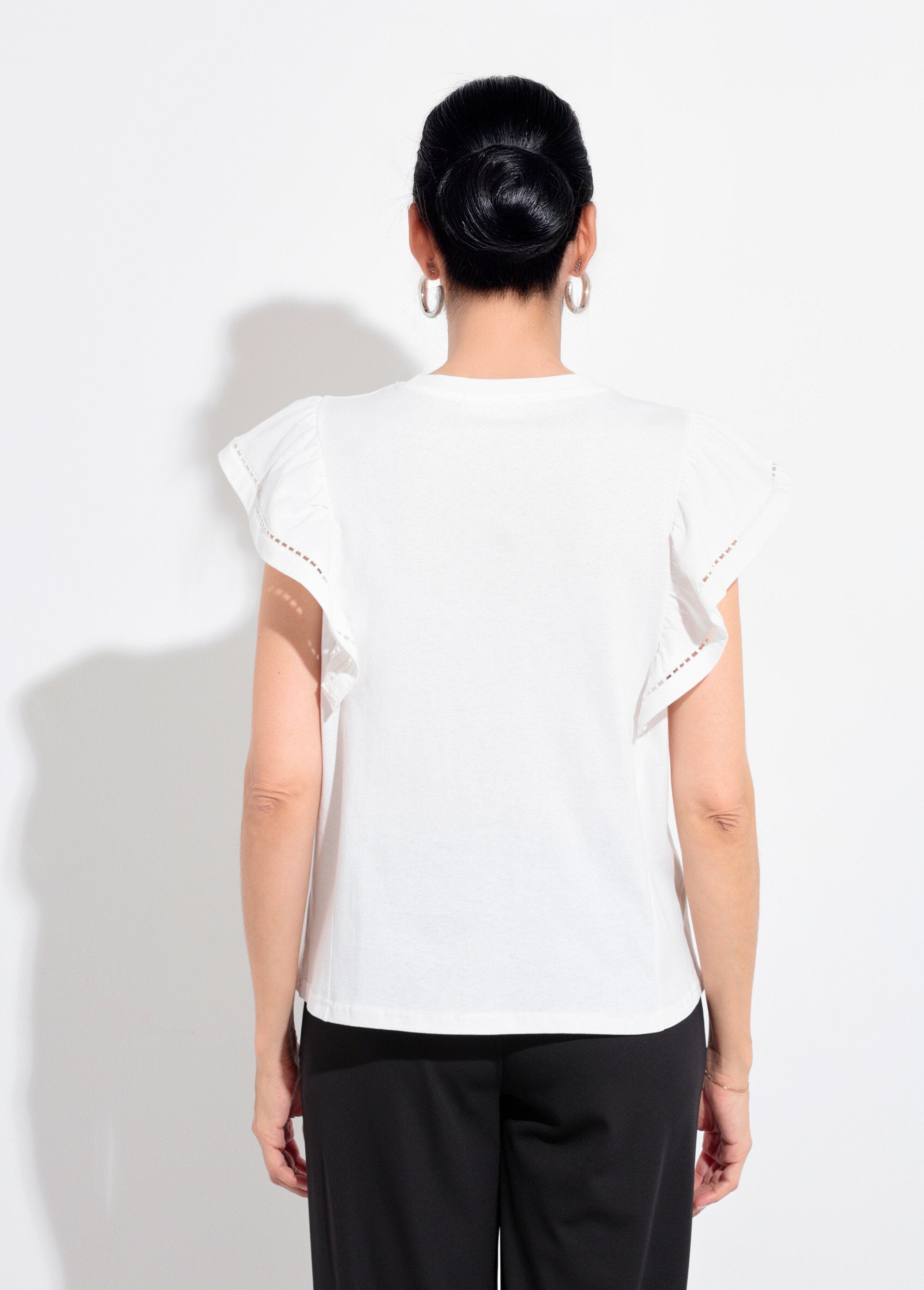 T-shirt_with_short_sleeves_and_openwork_ruffles_White_DO1_slim