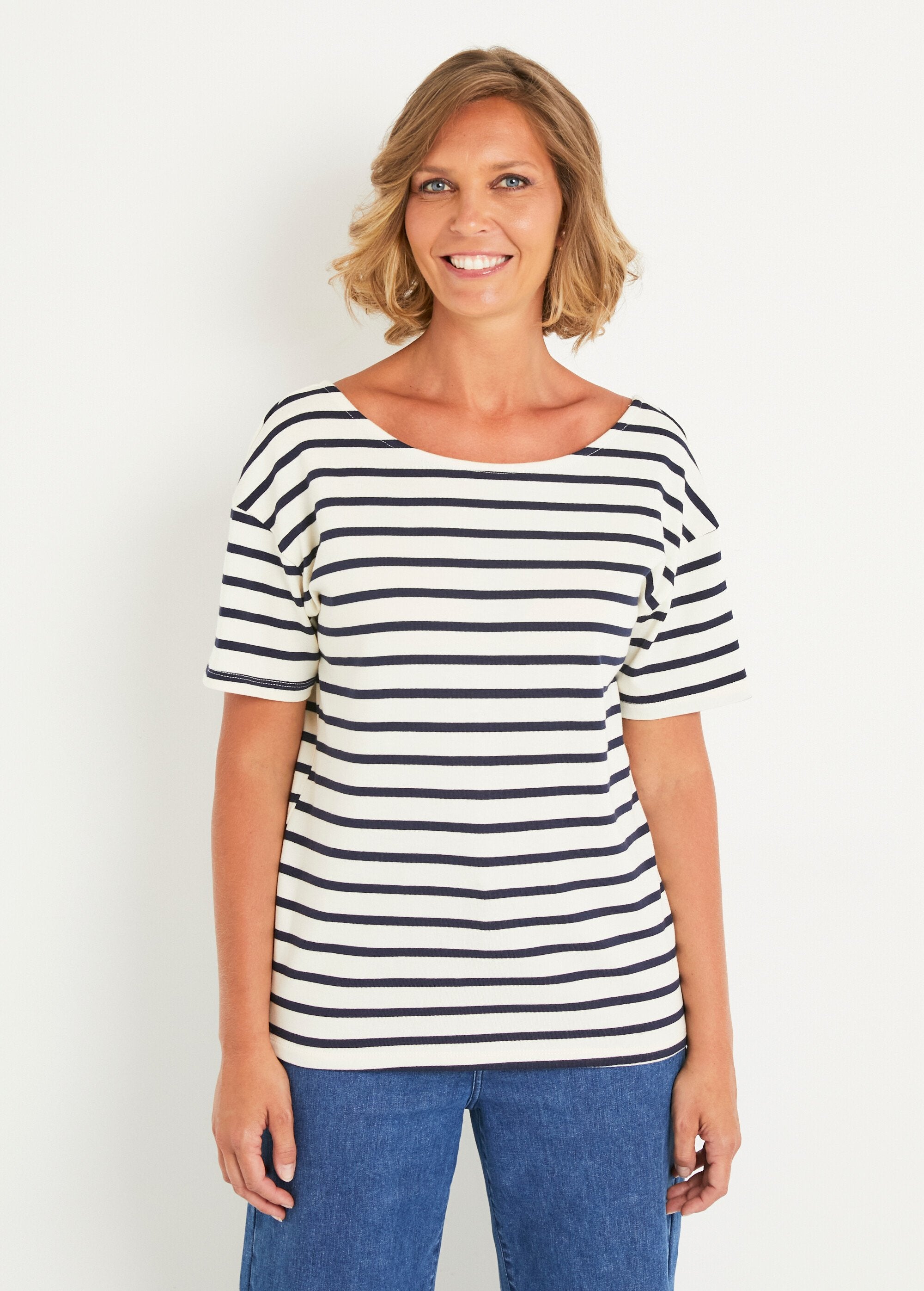 Sailor_T-shirt_with_V-neck_back_and_bows_White_striped_blue_FA1_slim