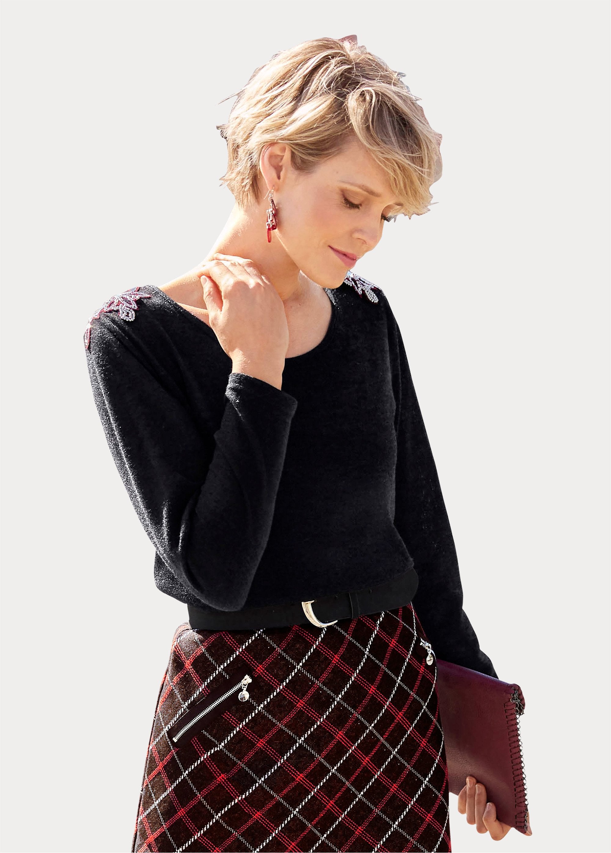 Plain_T-shirt_with_costume_jewelry_details_Black_FA1_slim