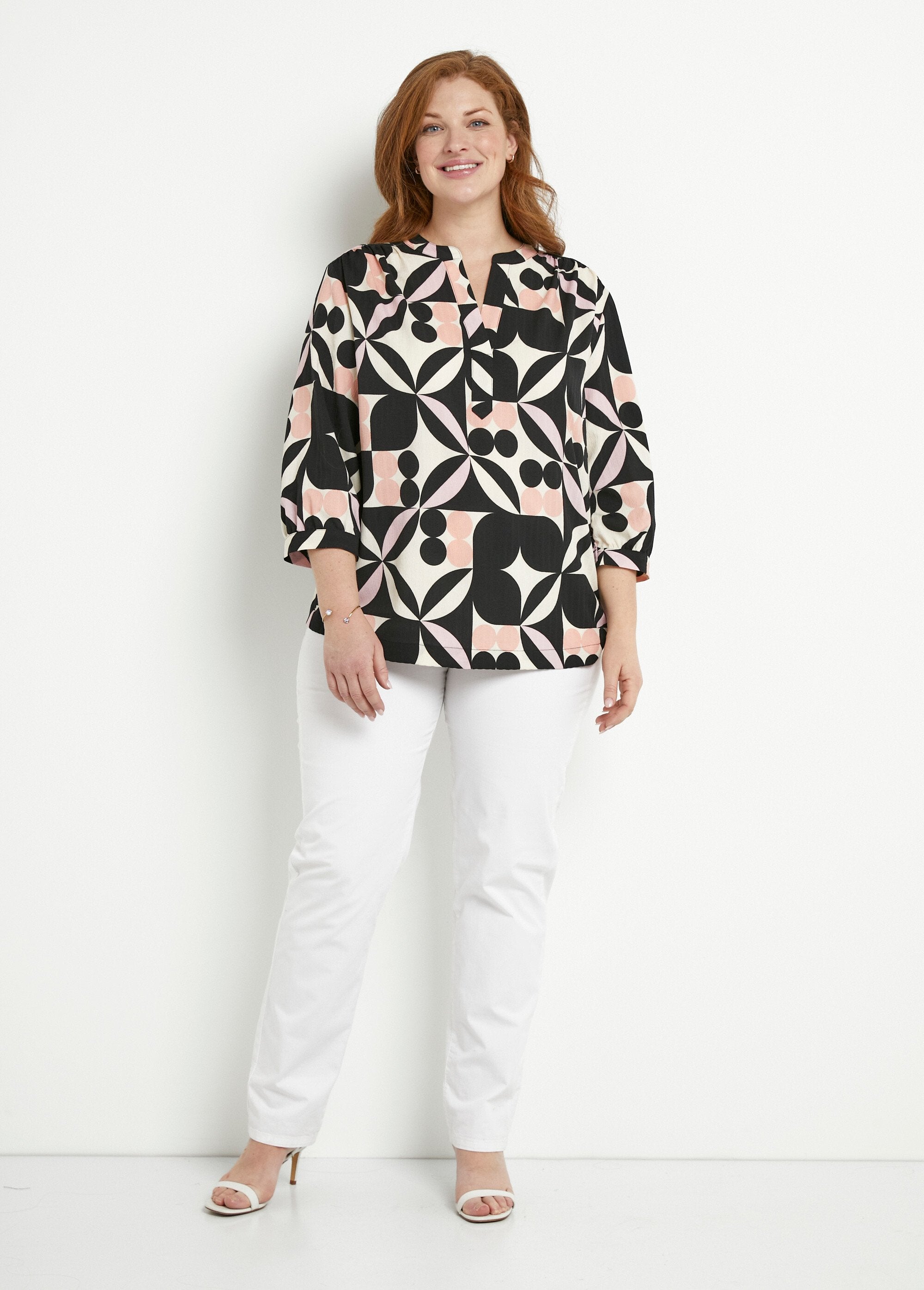 Long_tunic_with_3/4_sleeves_and_graphic_pattern_Black_and_pink_SF1_curvy