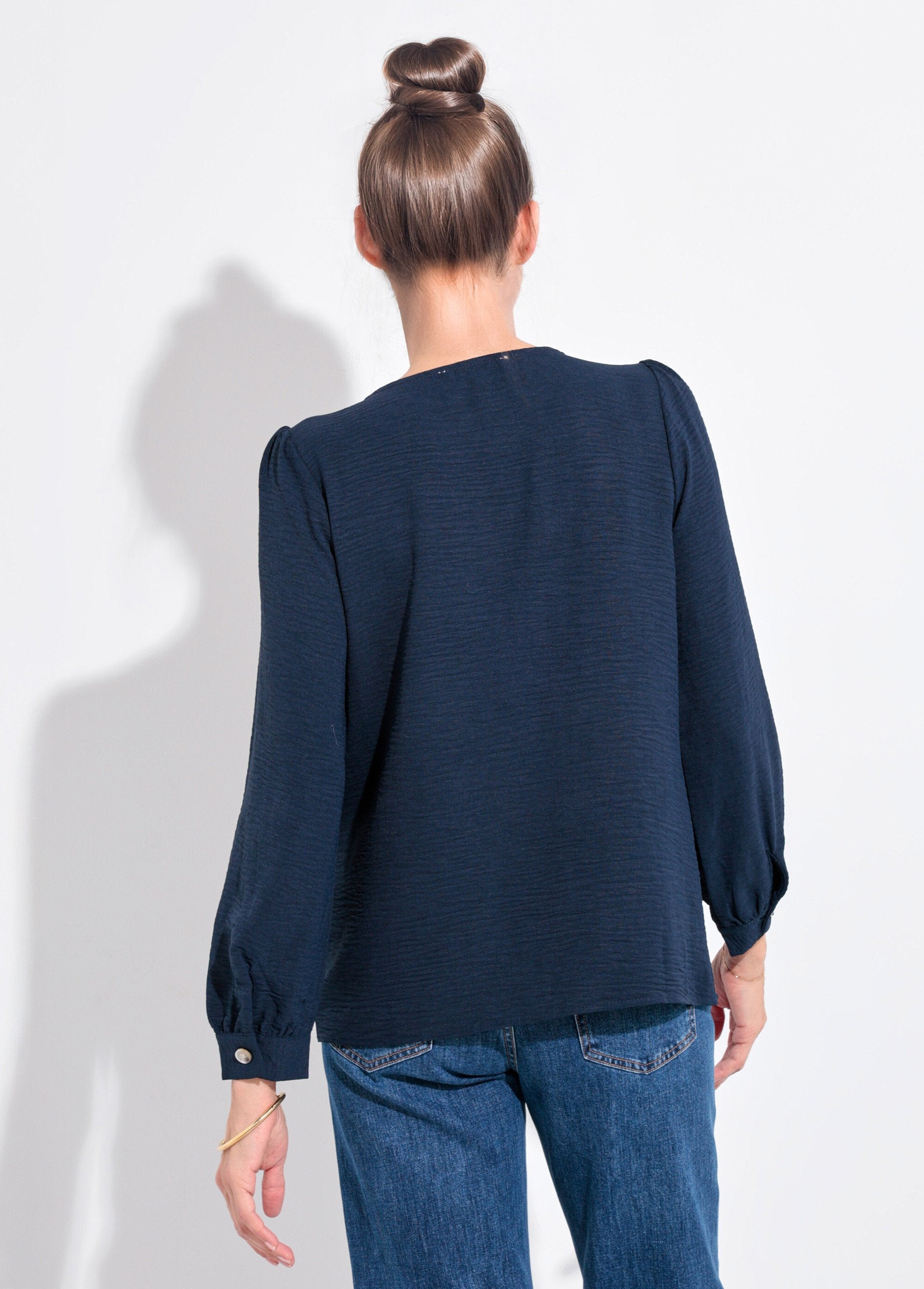 Buttoned,_embossed_tunic_with_V-neck_Marine_DO1_slim