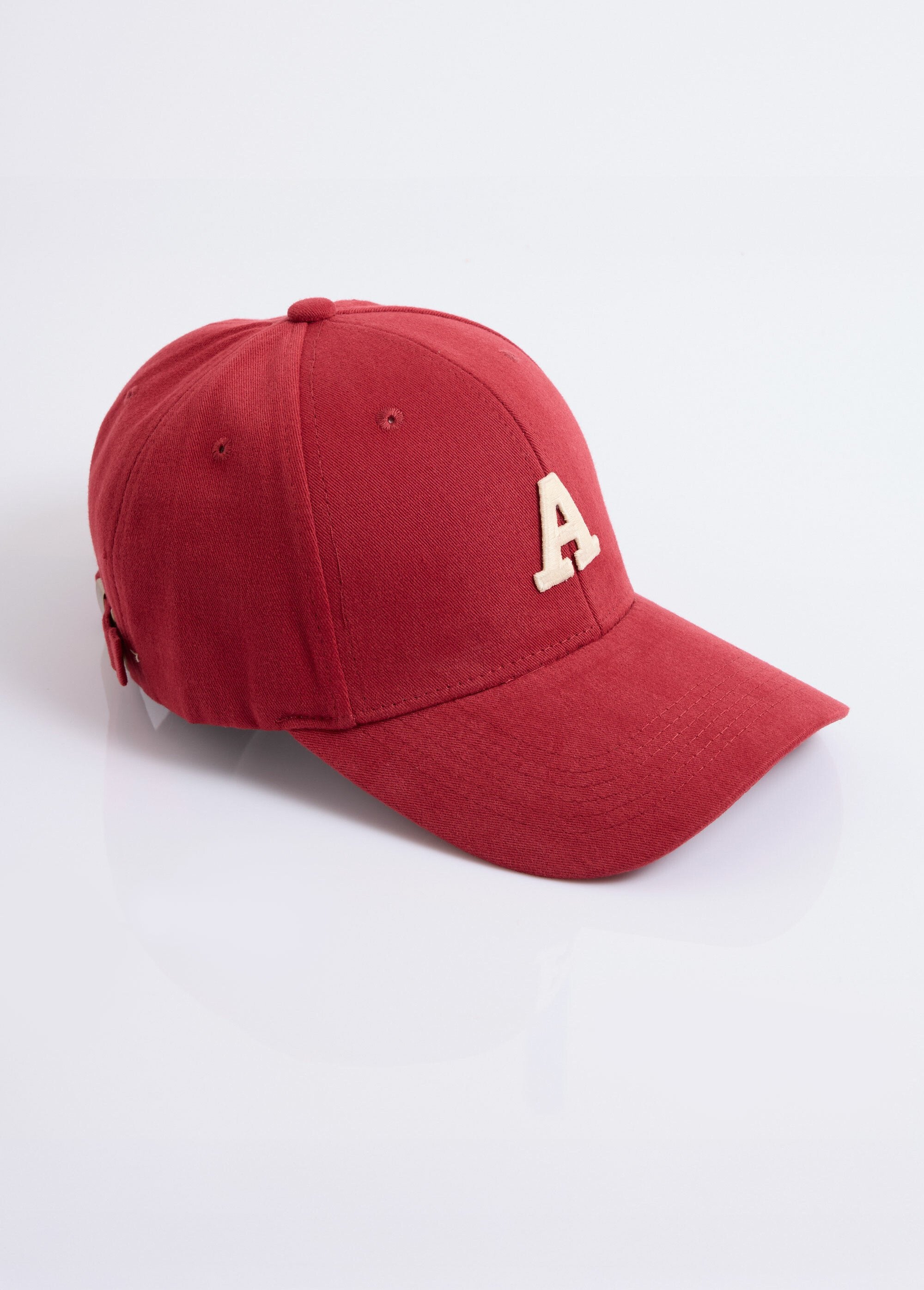 Plain_twill_cap_with_embroidered_lettering_Red_FA1_slim