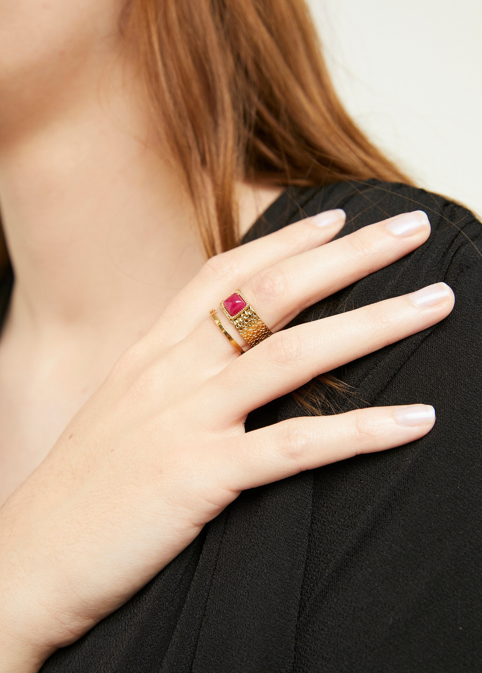 Large_steel_ring_with_cabochon_stone_Gold_and_pink_FA1_slim