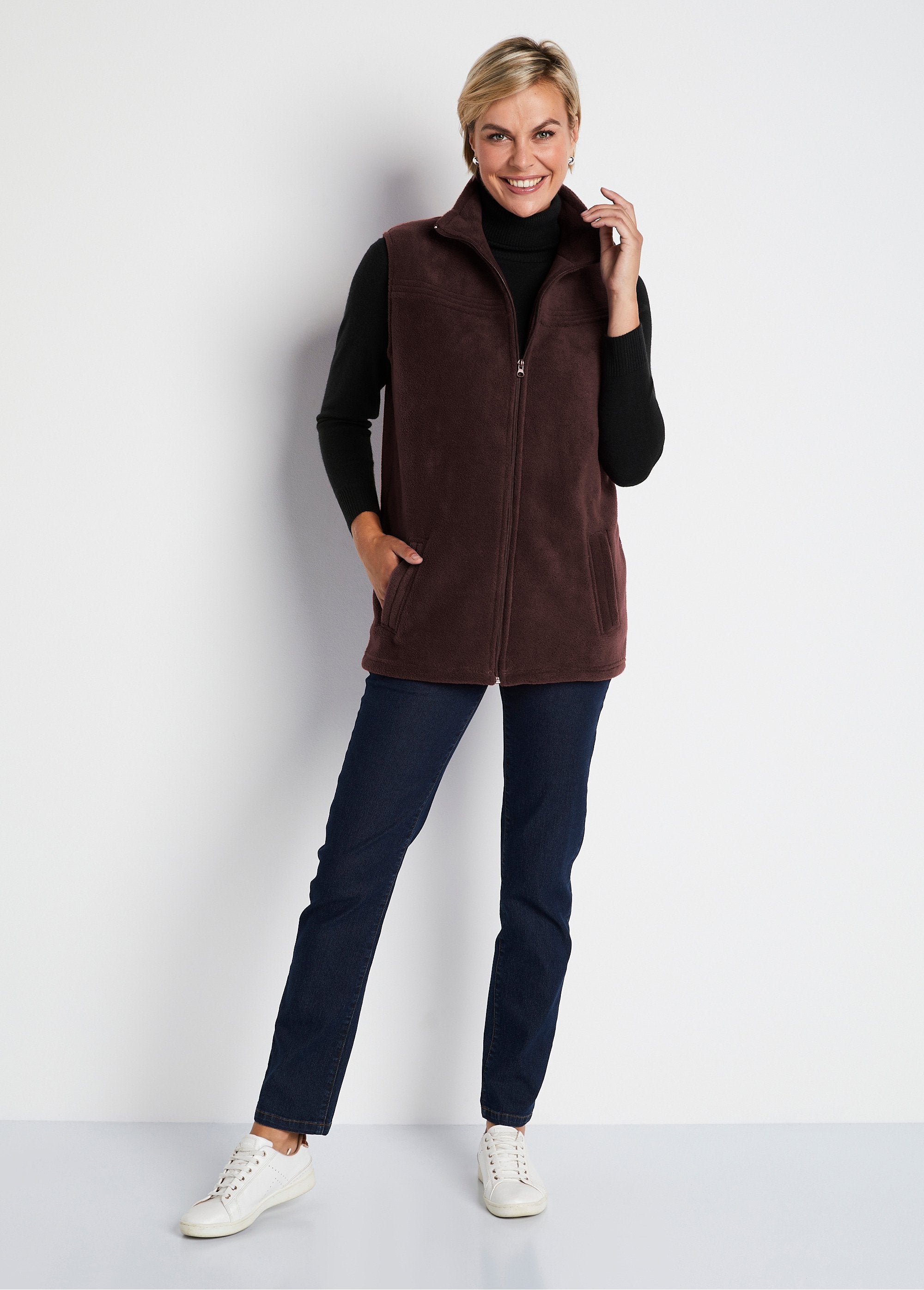 Zipped_sleeveless_fleece_jacket_Brown_SF1_slim