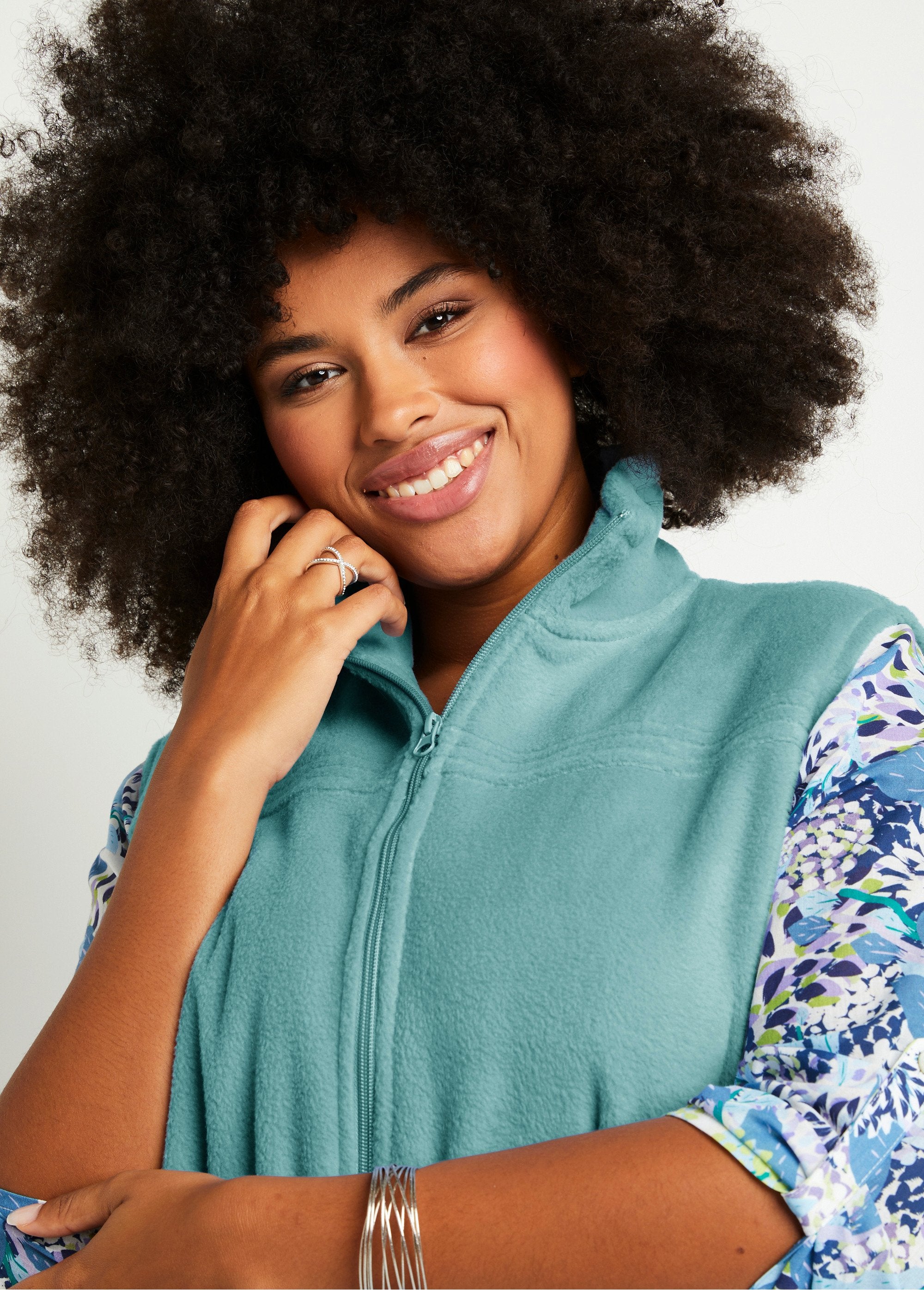 Zipped_sleeveless_fleece_jacket_Mint_green_DE1_curvy