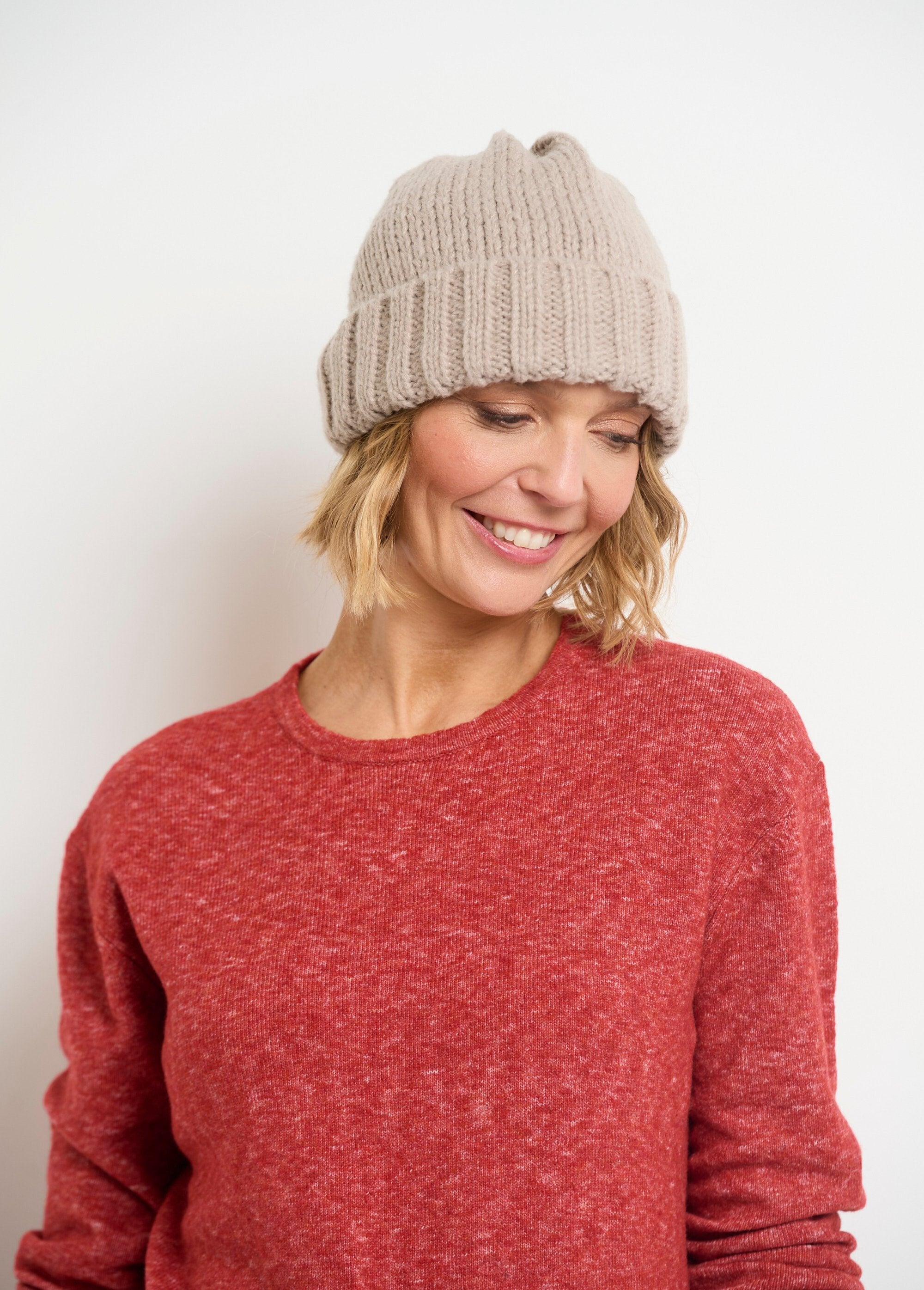 Thick_knit_hat_with_cuff_Mole_FA2_slim