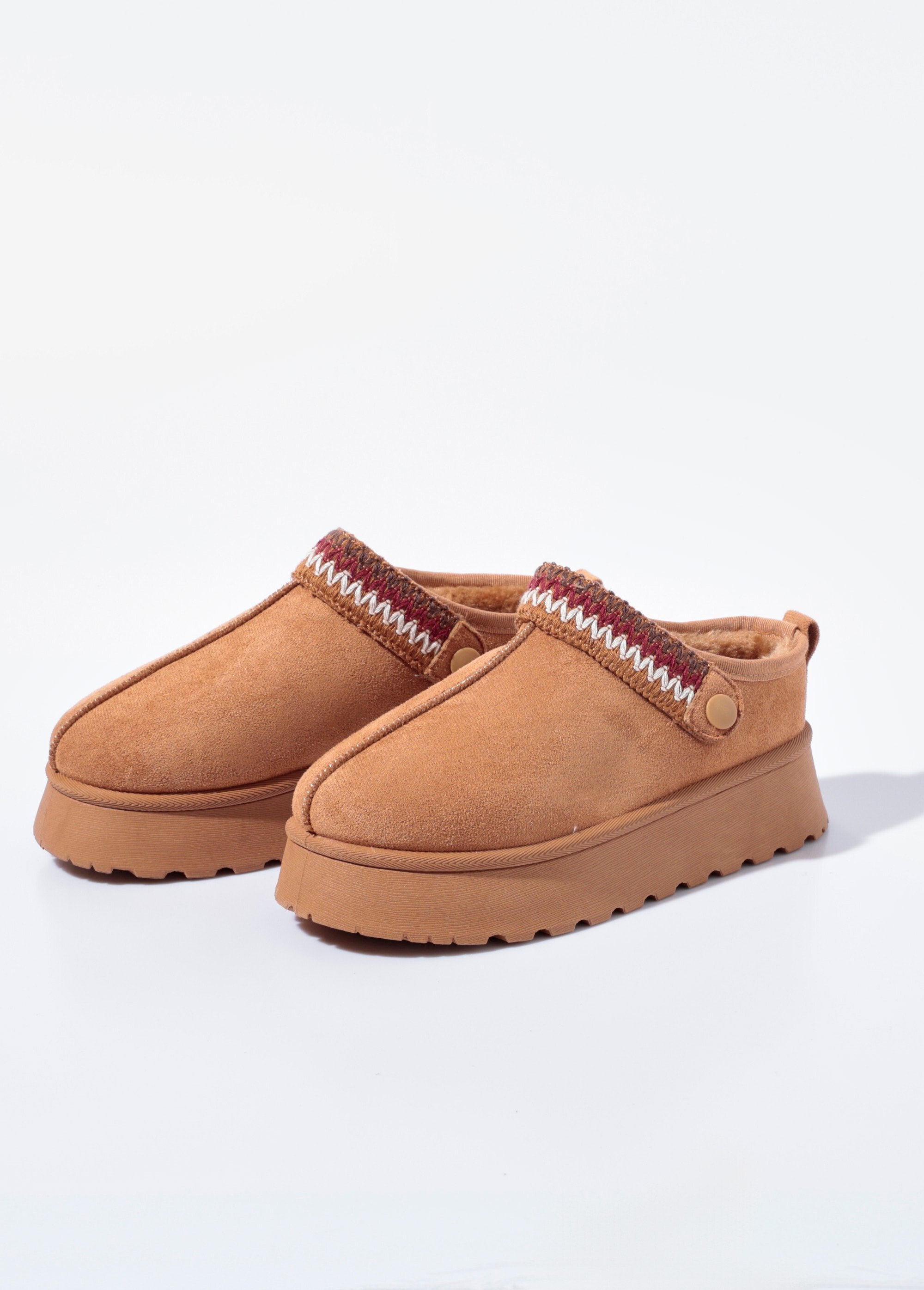 Mules_compensées_fourrées_patte_fantaisie_Camel_DE1_slim