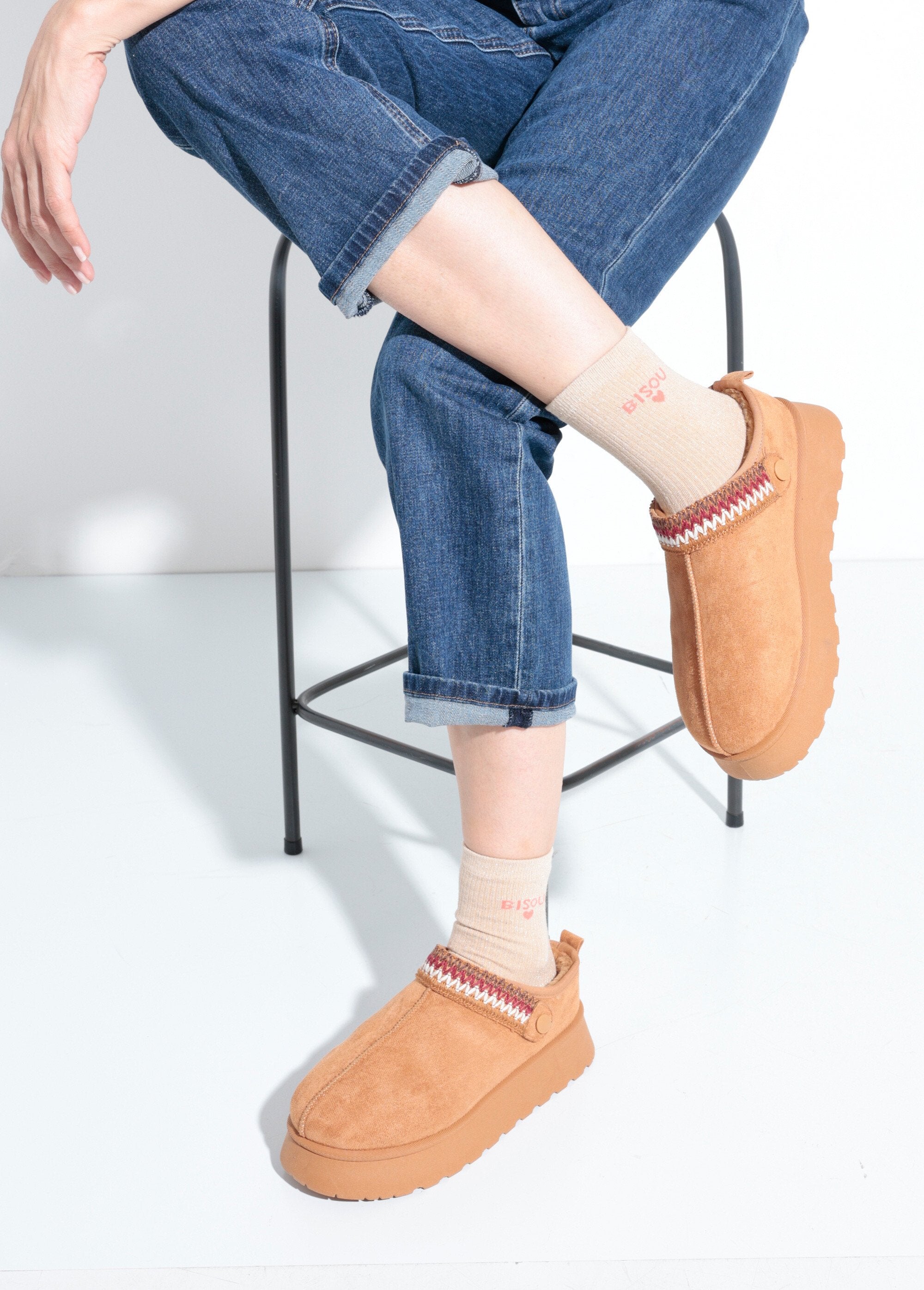 Mules_compensées_fourrées_patte_fantaisie_Camel_SF1_slim