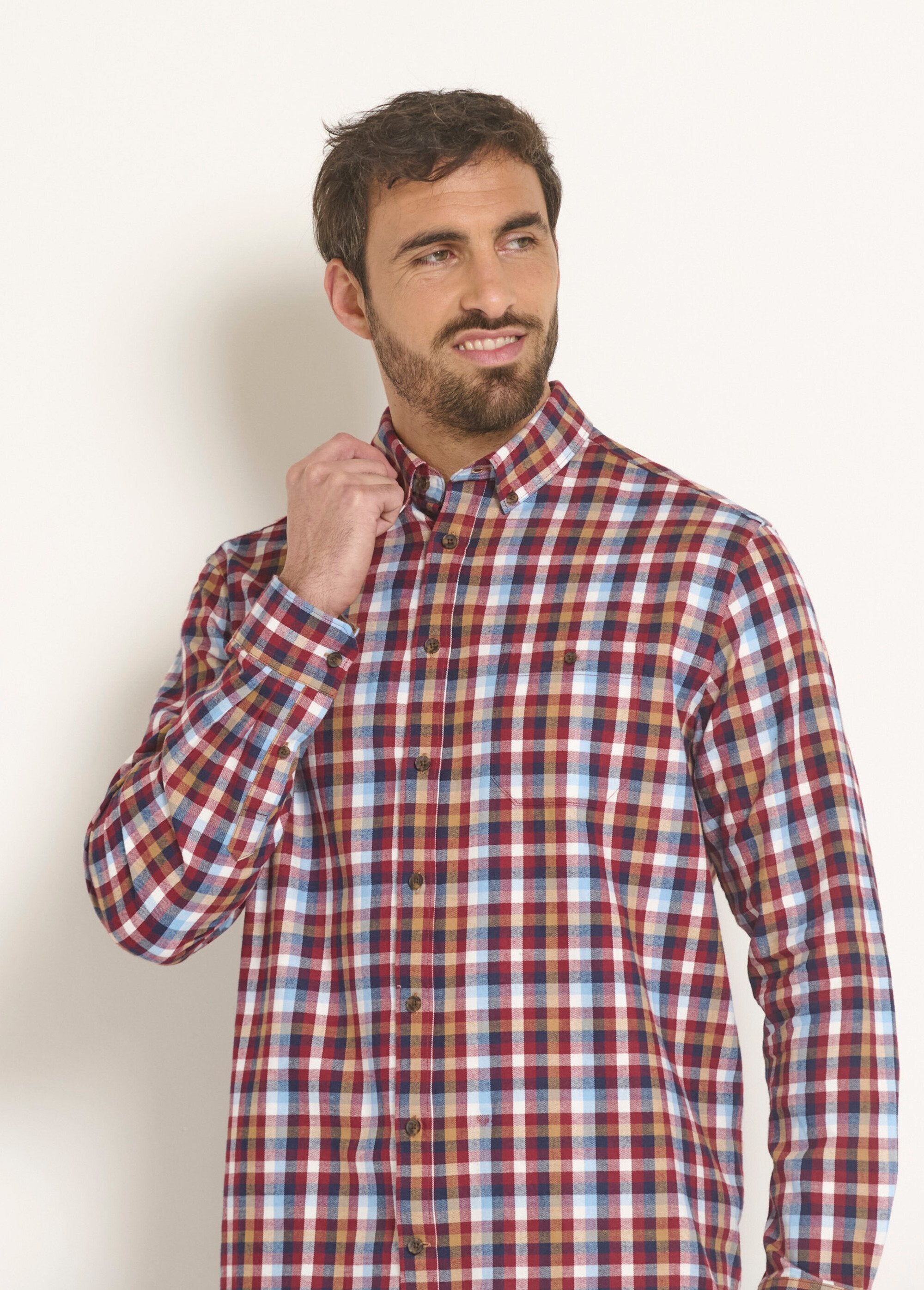 Flannel_shirt_with_velvet_details,_chic_Red_tiles_DE1_slim