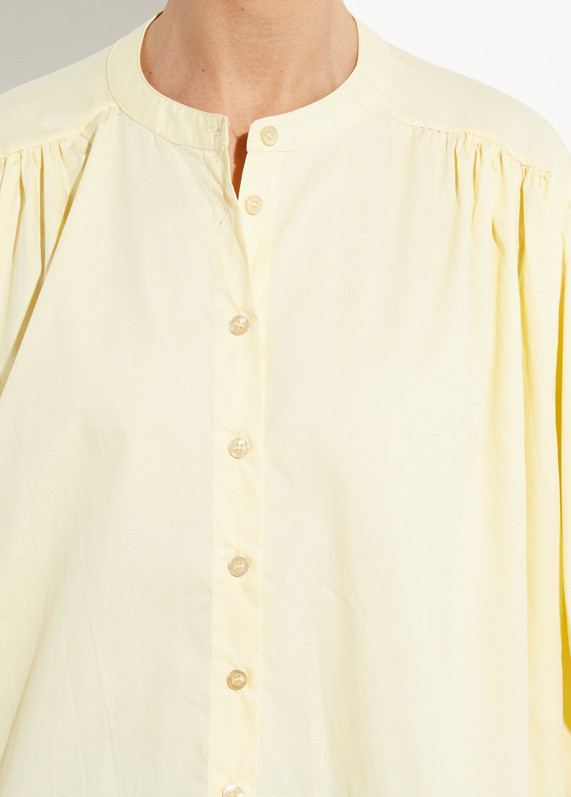 Loose-fitting_blouse_with_embroidered_palm_tree_sleeves_Yellow_and_white_DE1_slim
