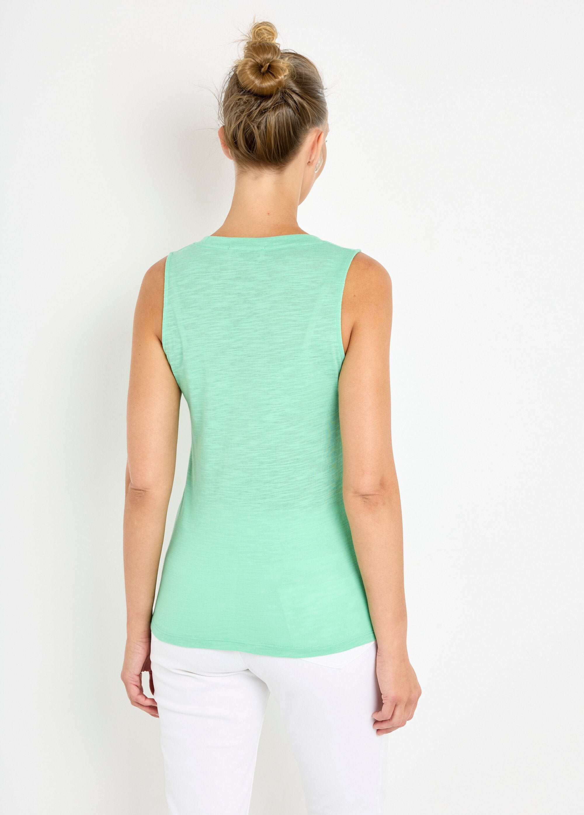 Flamed_knit_tank_top_with_dancer_collar_Green_DO1_slim