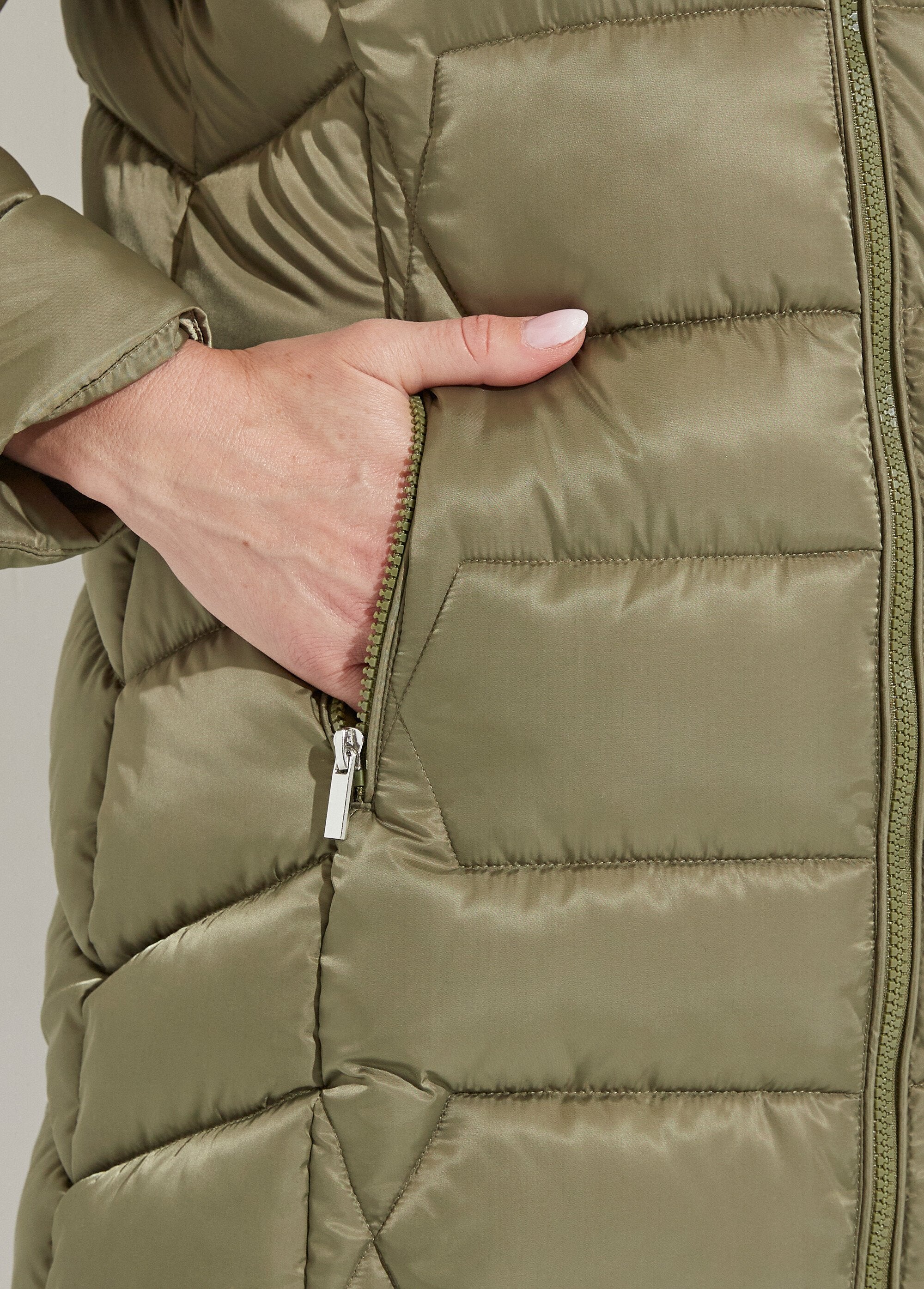 Long_quilted_hooded_down_jacket_Khaki_DE1_slim
