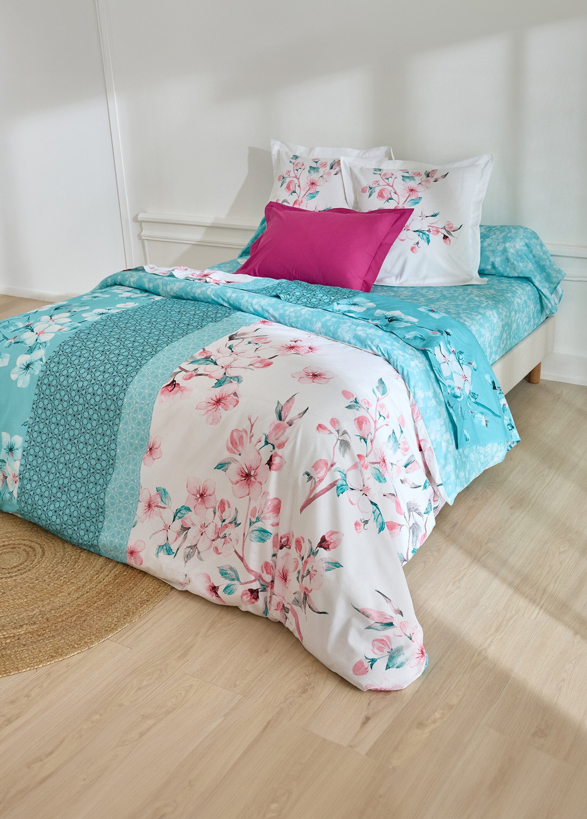 Flat_cotton_sheet_with_flower_print_and_colored_stripe_Printed_FA1_slim