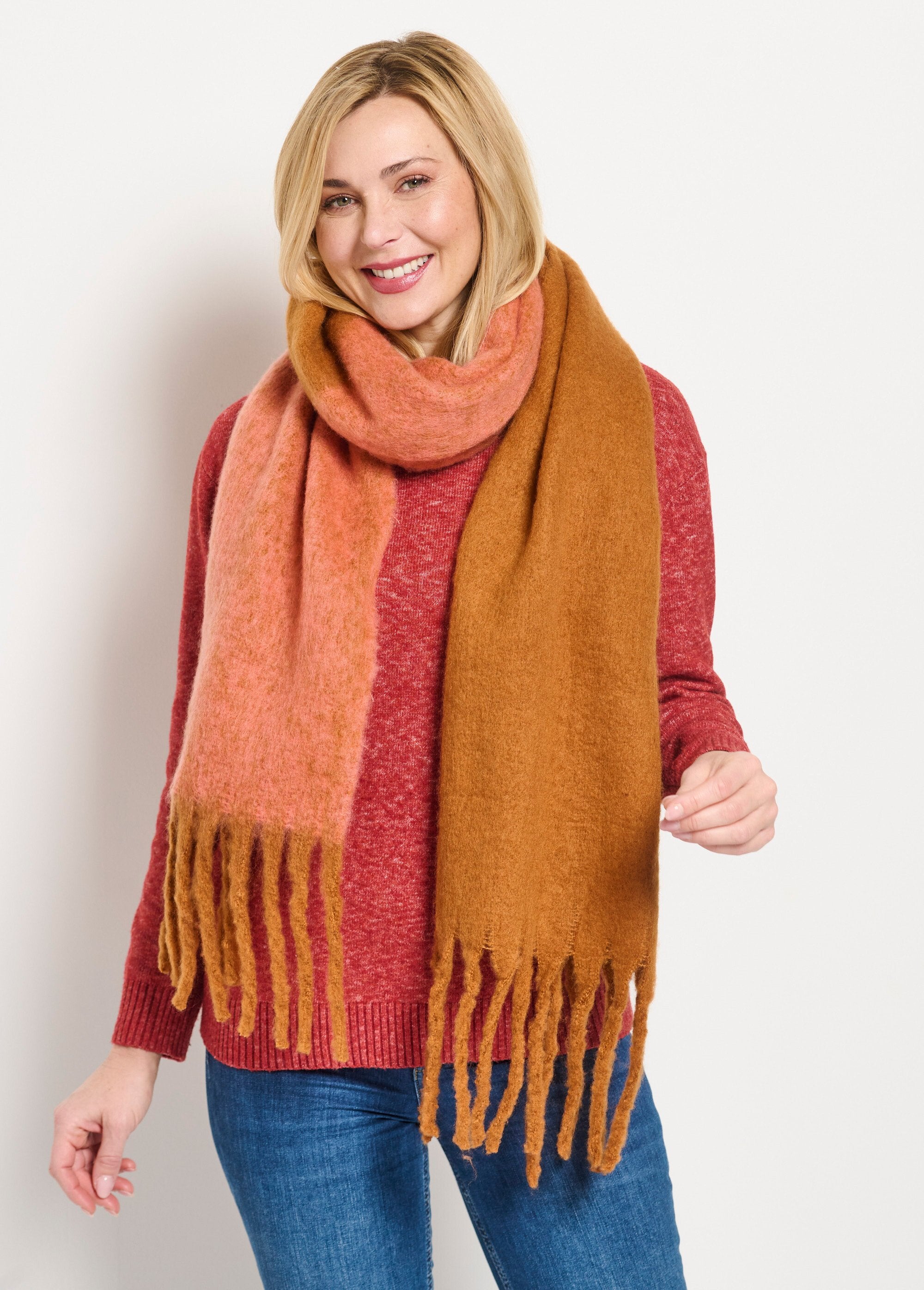 Two-tone_warm_scarf_with_fringes_Orange_and_brick_FA1_slim