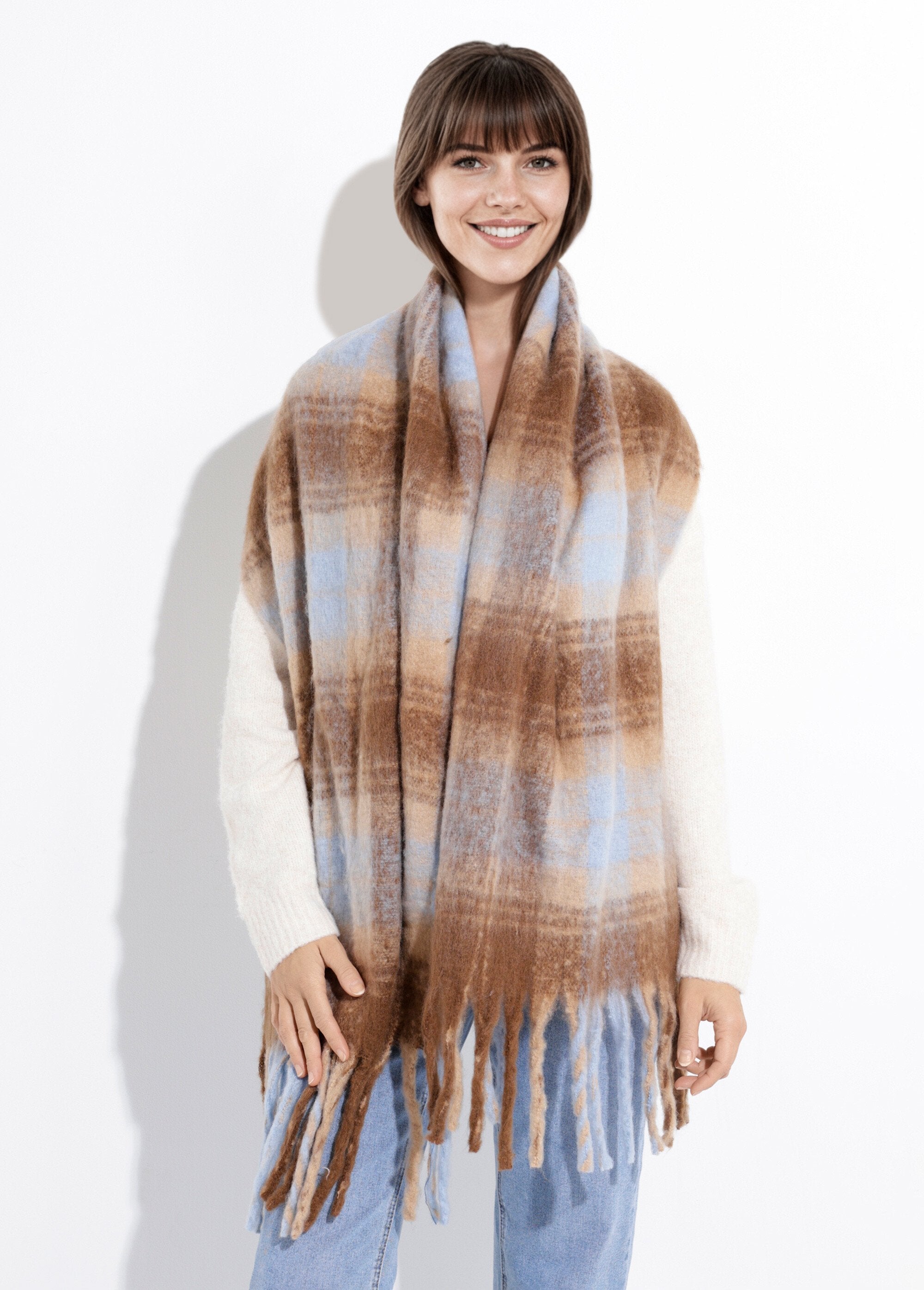 Long_checkered_scarf_with_fringe_Sky_blue_checks_FA1_slim