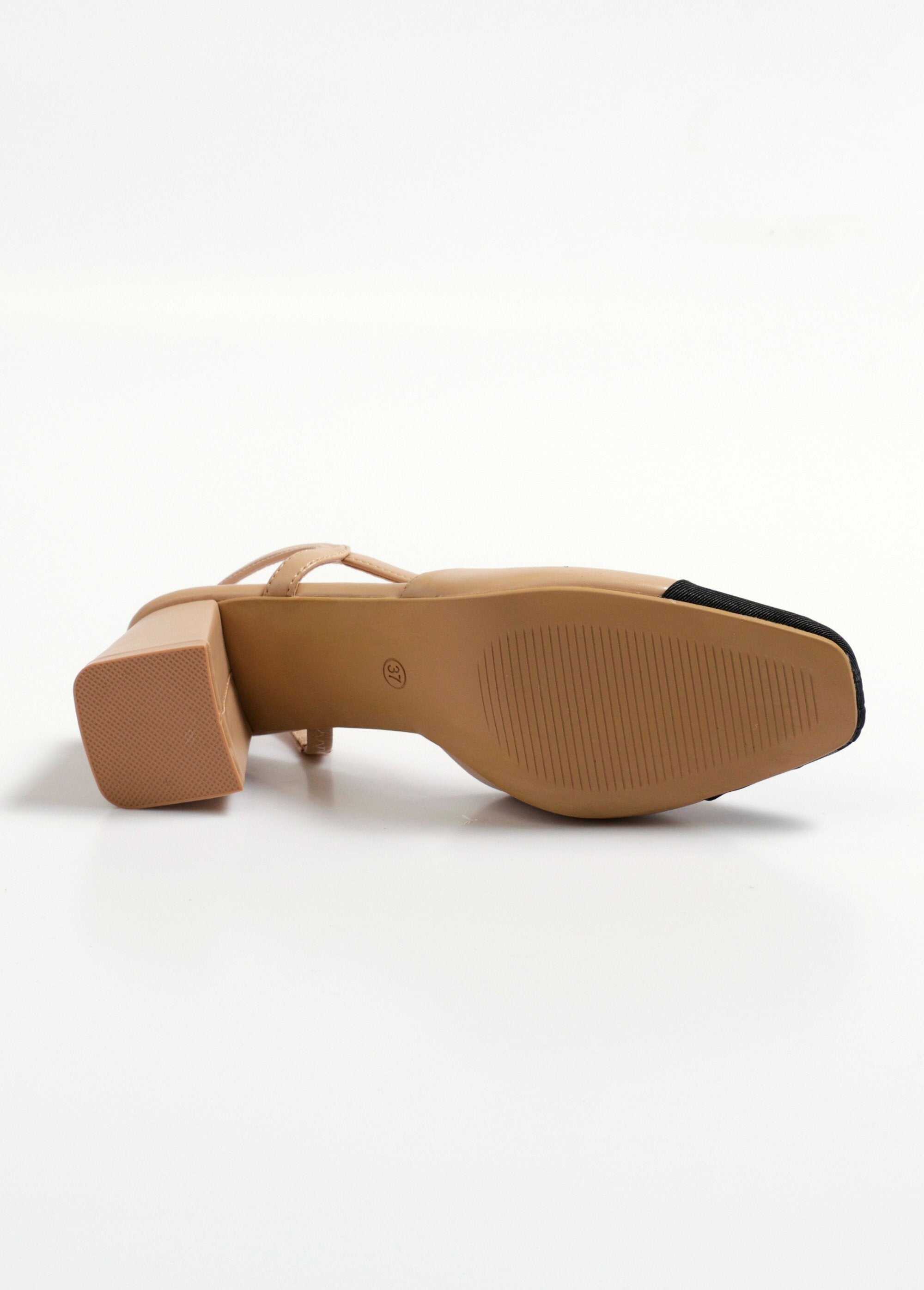 Chic_two-tone_canvas_pumps_Nude_pink_UN1_slim