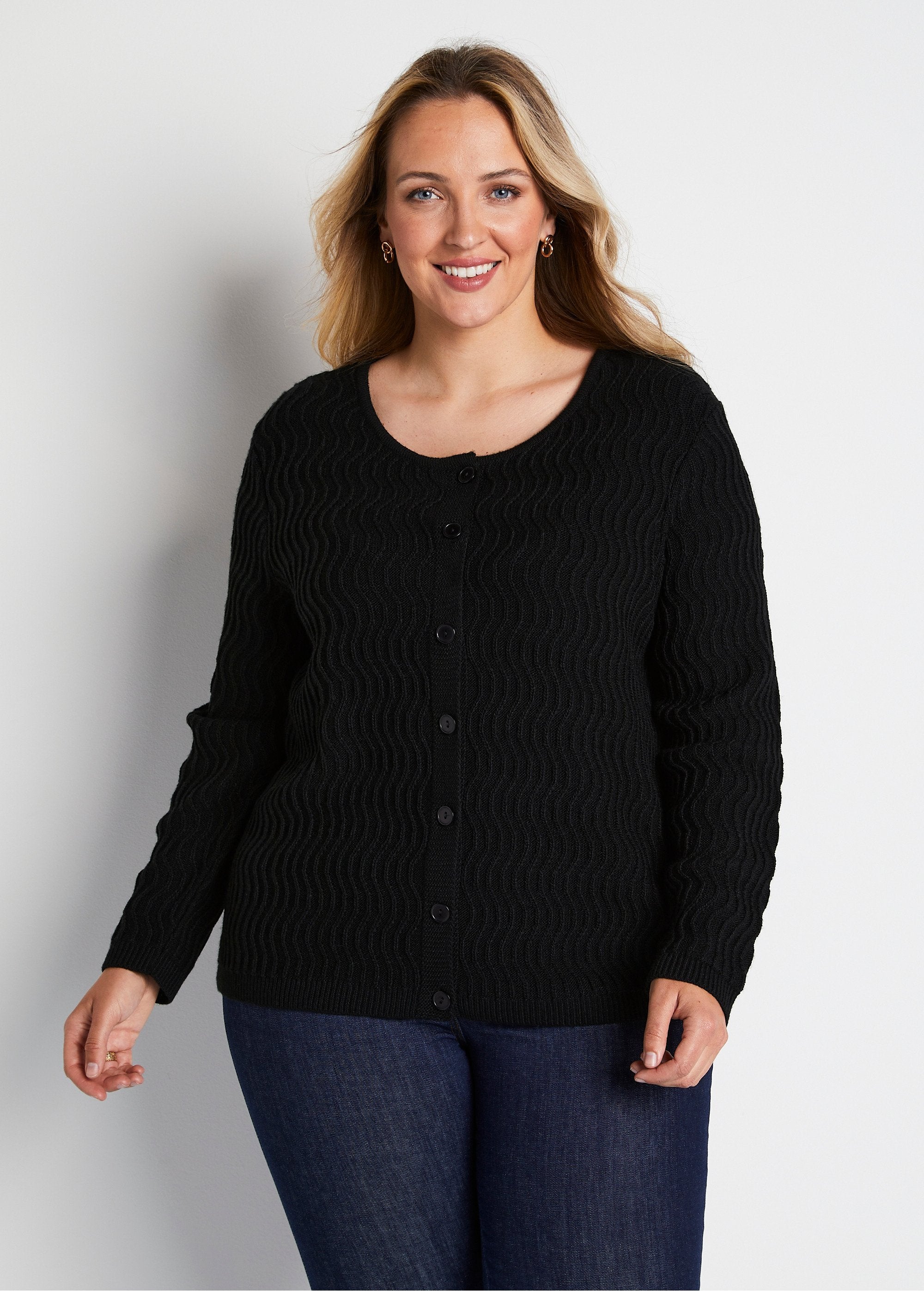 Short_fancy_knit_buttoned_cardigan_Black_FA1_curvy