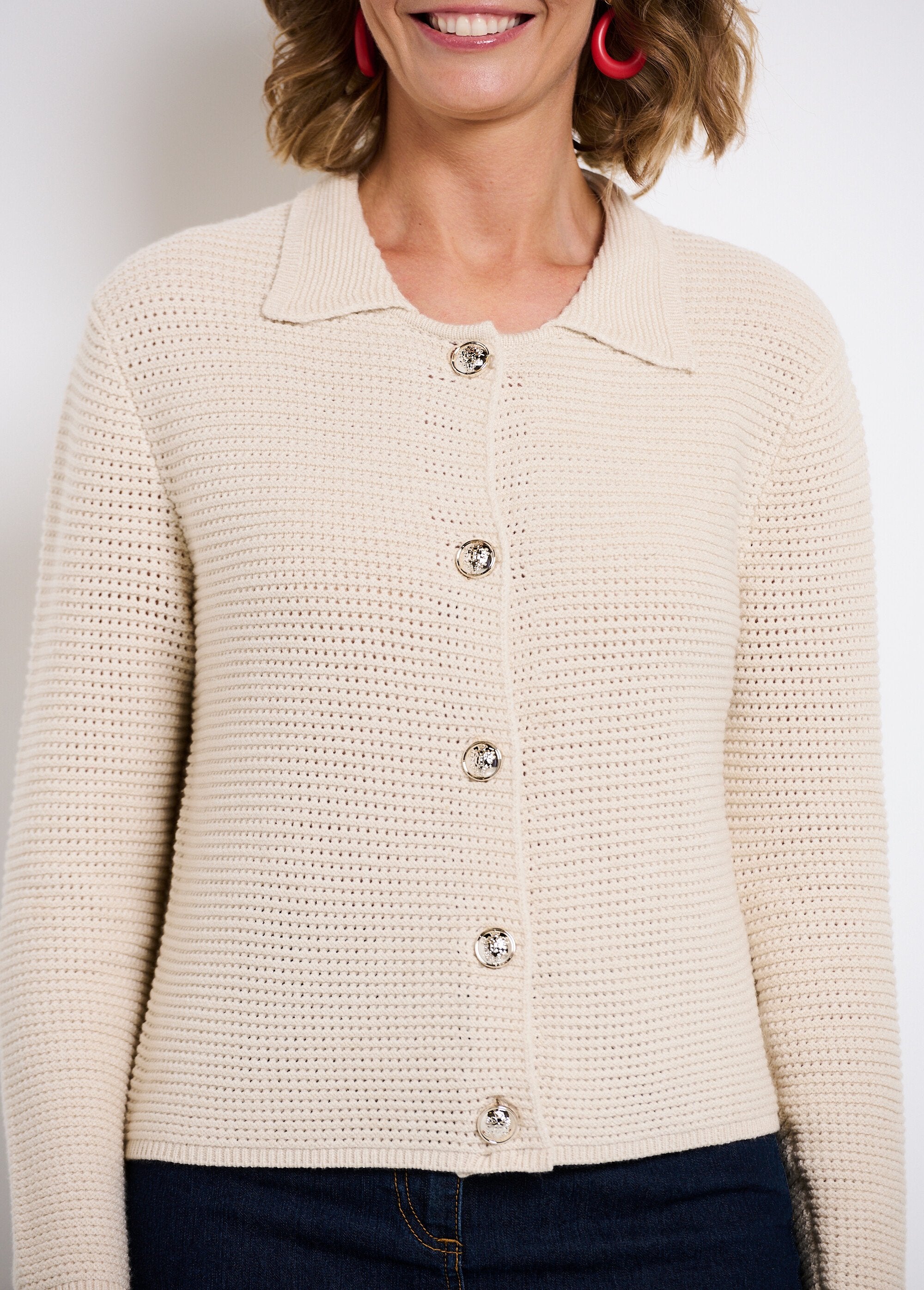 Plain_buttoned_vest_with_long_sleeve_collar_Beige_DE1_slim