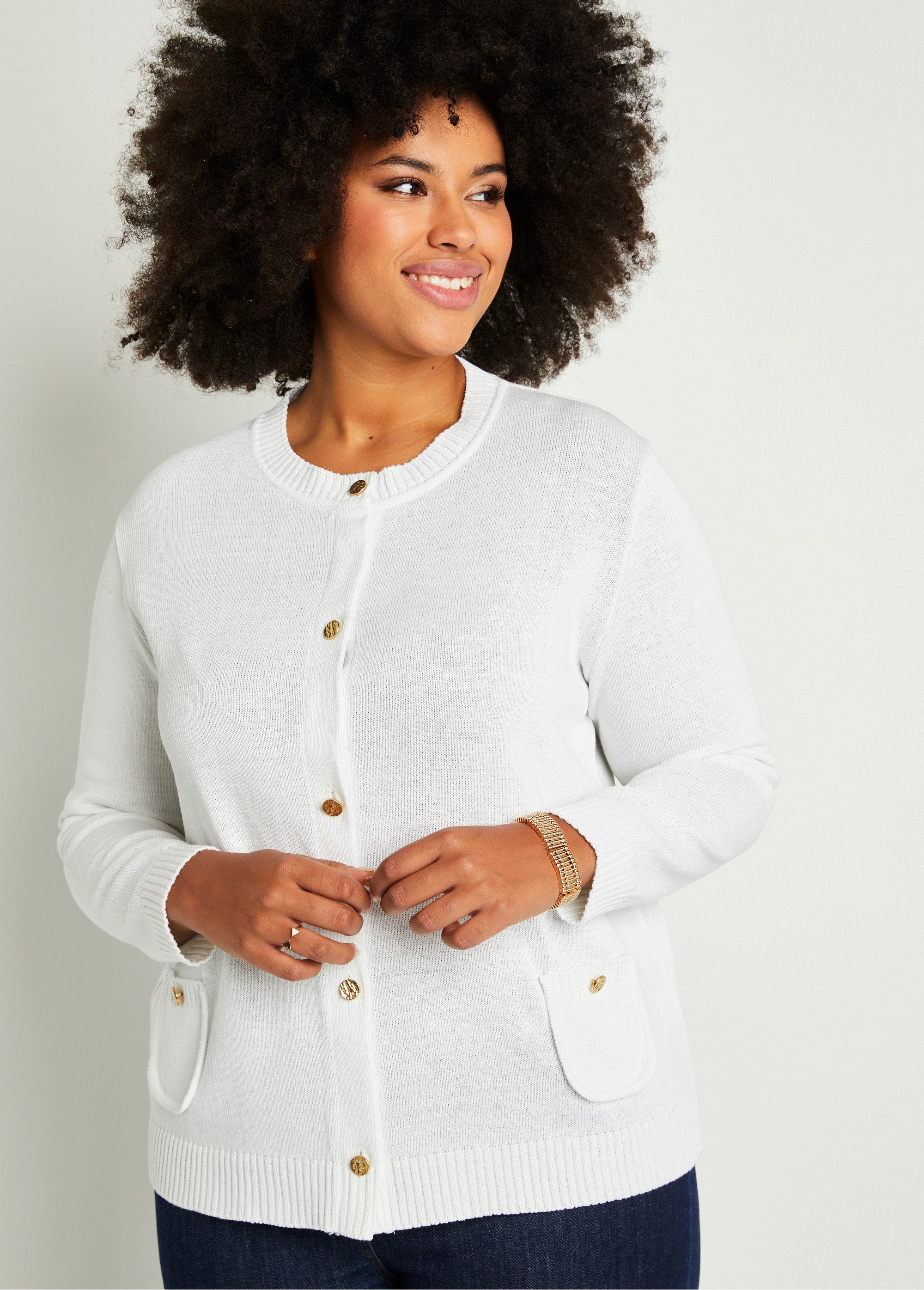 Short_buttoned_cardigan_vest_White_DE1_curvy